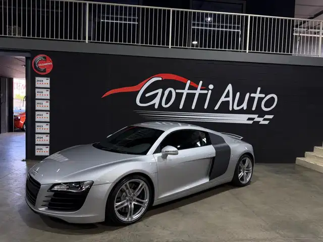 Audi R8 view 2