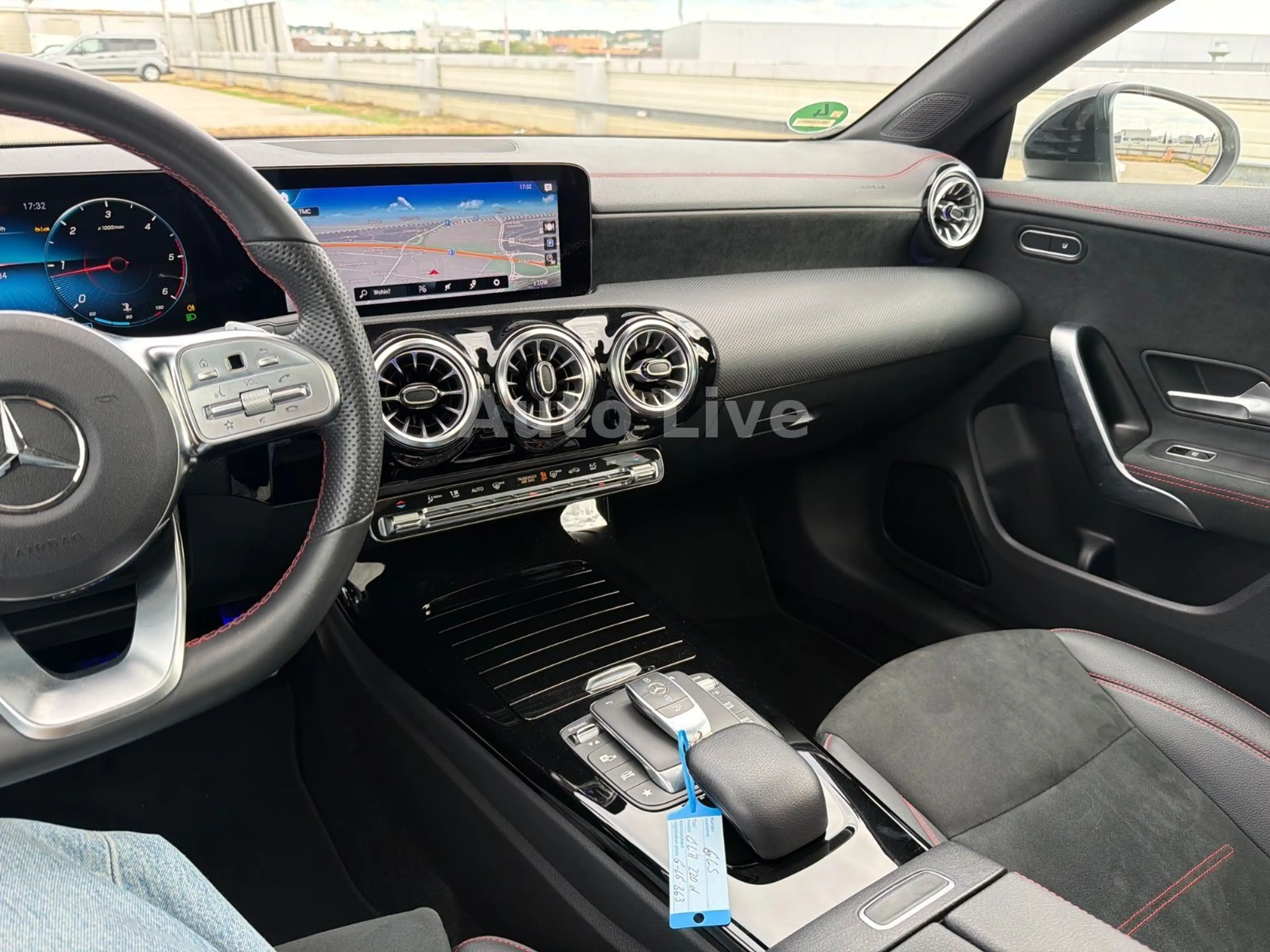 Mercedes-Benz CLA 220 d*8G*4 MATIC*AMG-LINE*PAN*WIDESCREEN*VOL — photo 12
