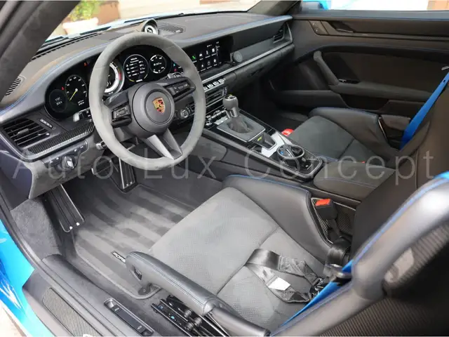 Porsche 911 view 5