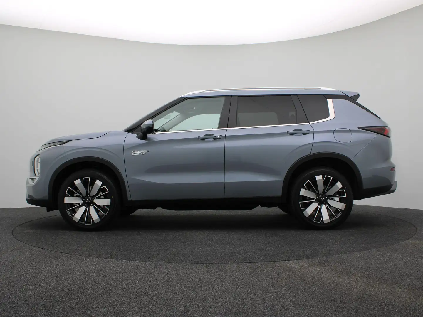 Mitsubishi Outlander 2.4 PHEV First Edition 1600KG Trekgewicht | Adap-L Grijs - 2