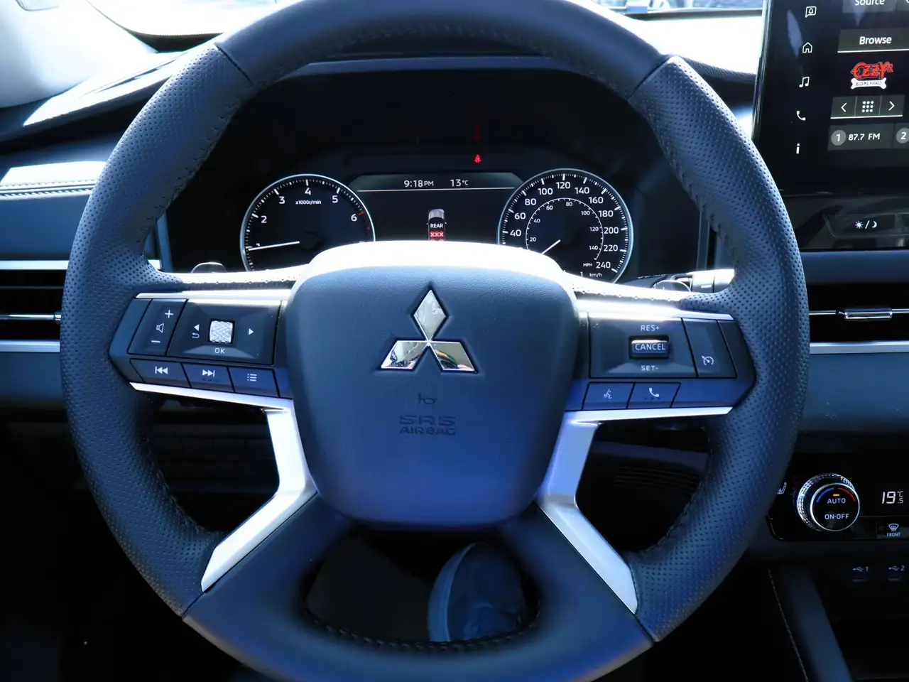 Mitsubishi Outlander снимка Mitsubishi Outlander