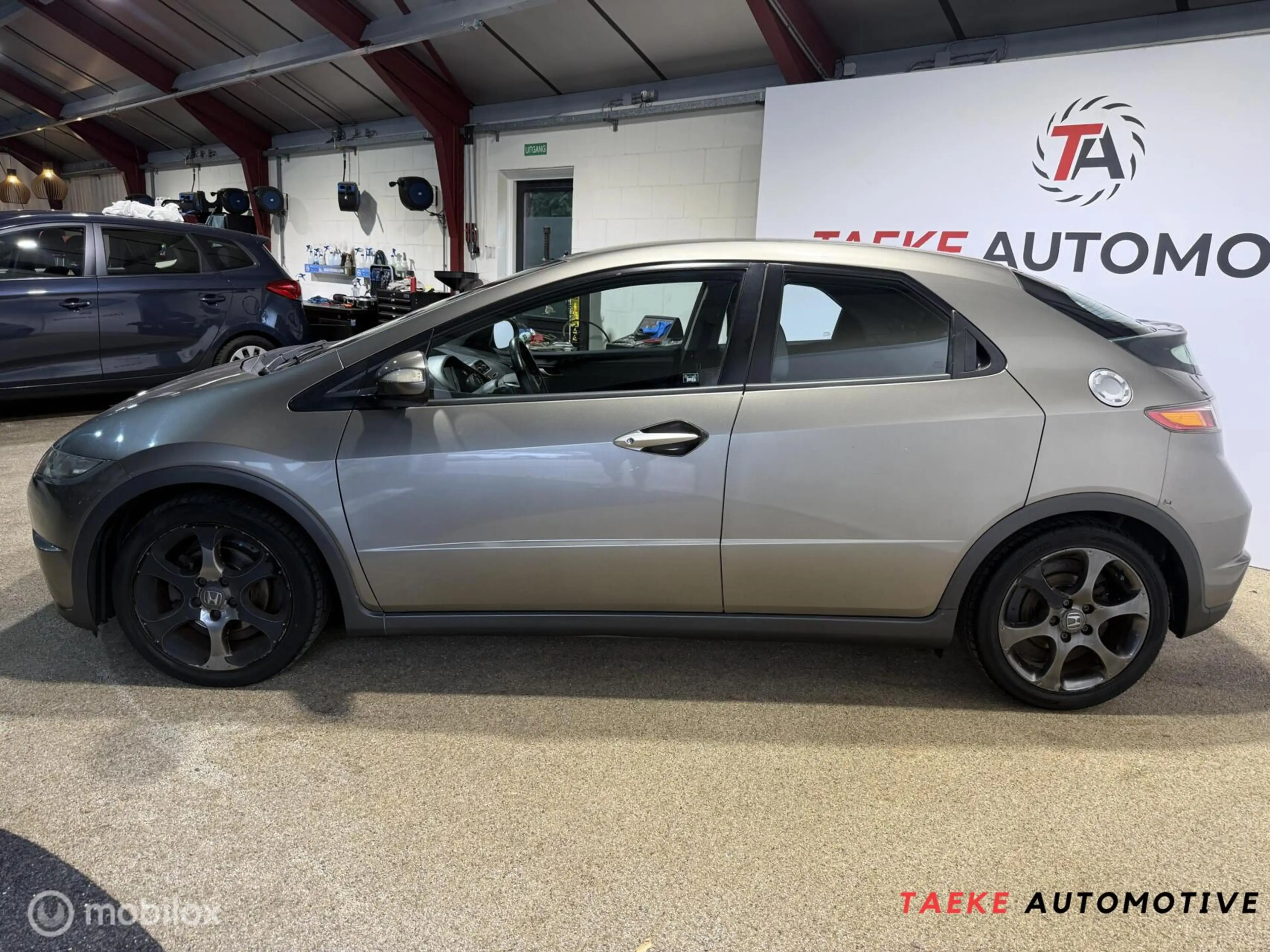 Honda Civic 1.8 Sport AUT/AIRCO/CRUIS/PSENSOR/APK/NAP/1EIG — photo 2