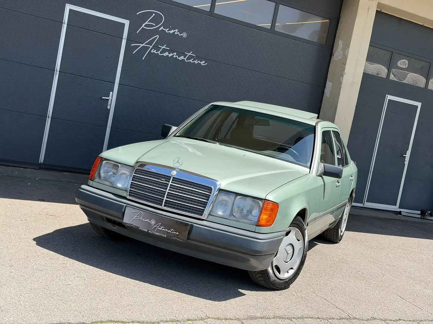 Mercedes-Benz 300 D W124 R6 Sauger Automatik AHK* TÜV NEU* Grün - 1