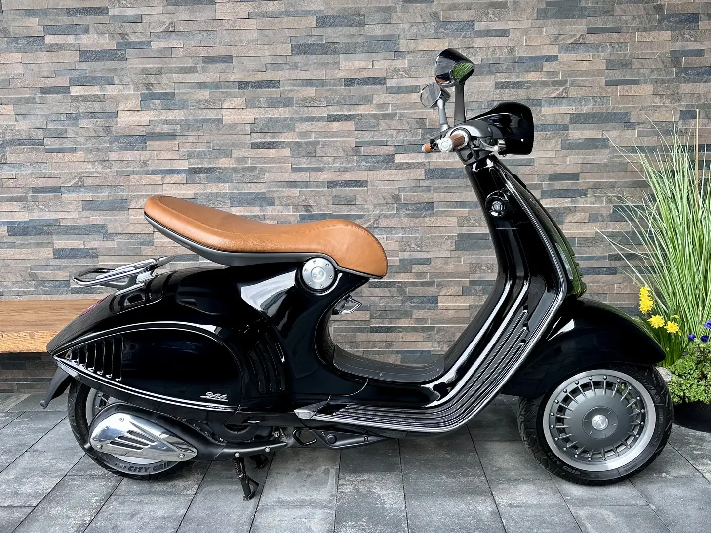 Vespa 946 Ricordo Italiano, 980 km, 1 von 300 Stk. Negru - 1