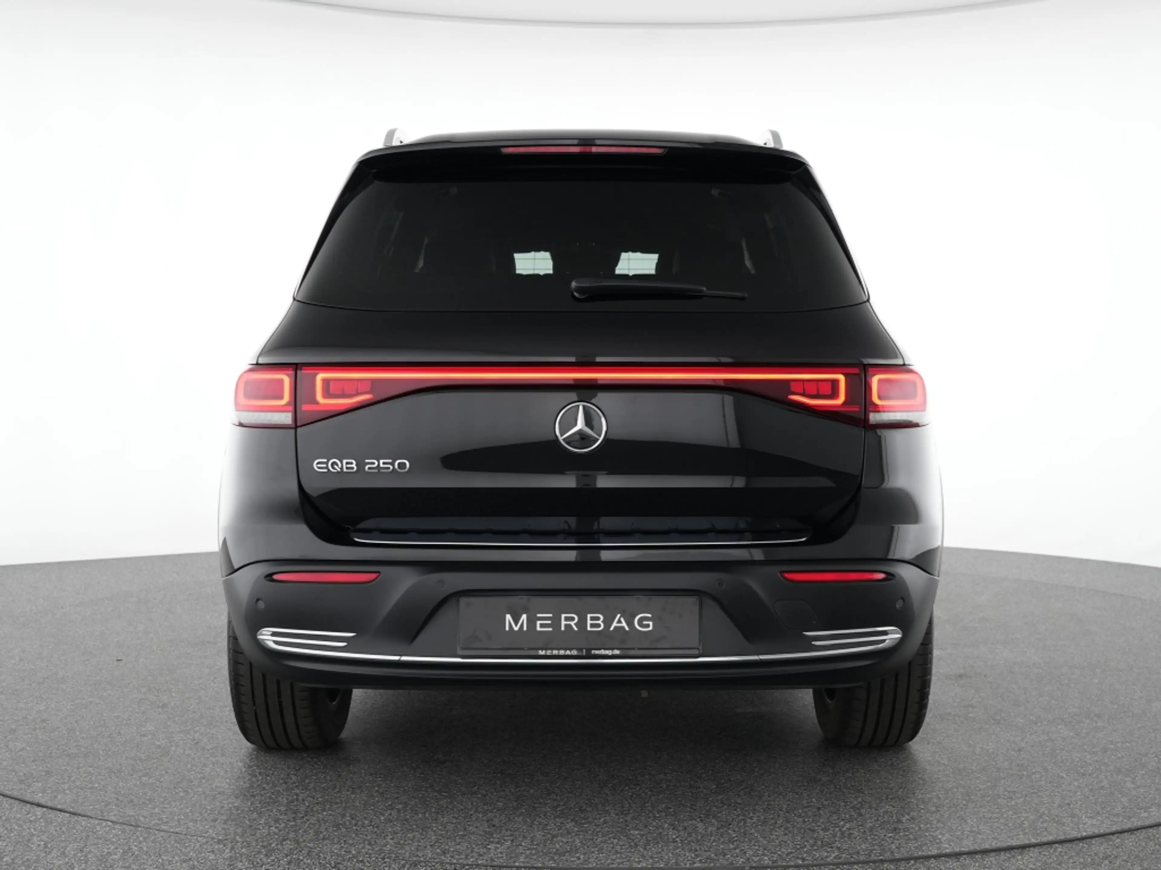 Mercedes-Benz EQB 250 Progressive LED Distronic Kamera Automatik — photo 4