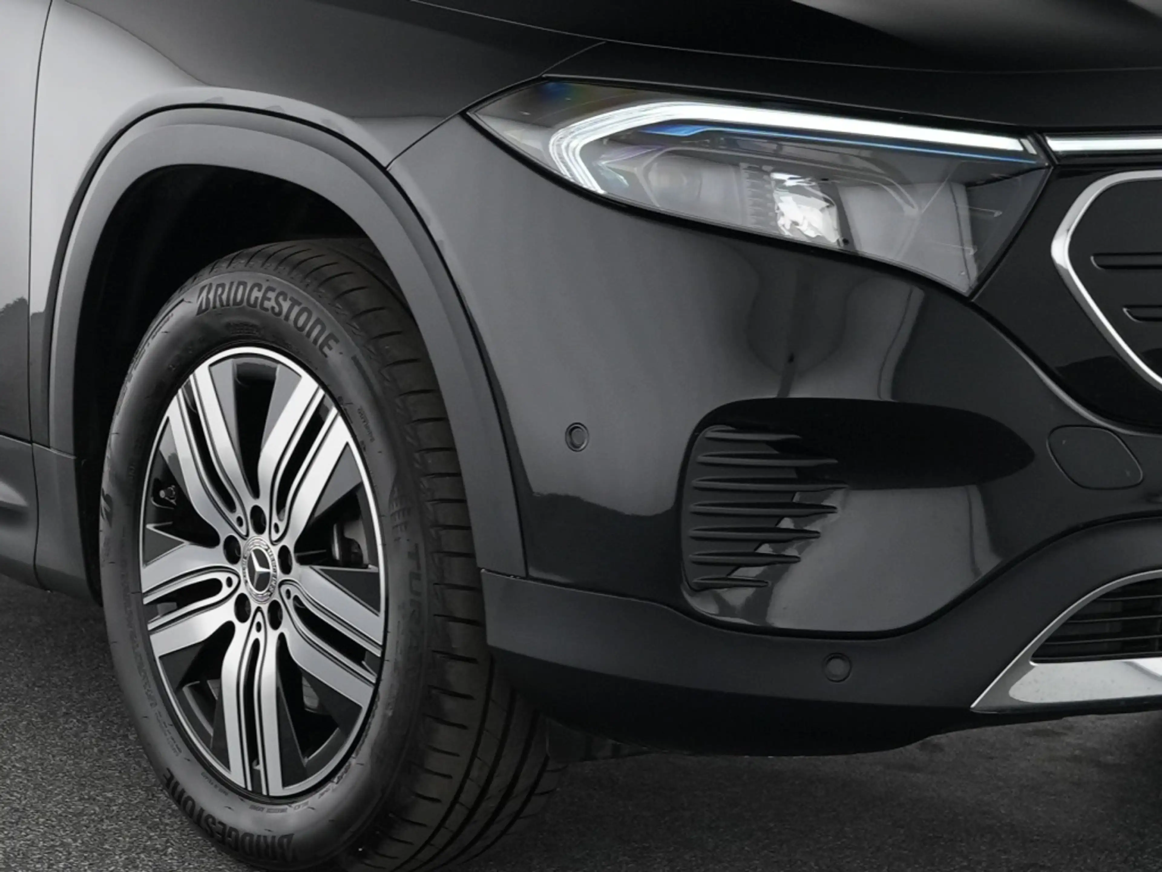 Mercedes-Benz EQB 250 Progressive LED Distronic Kamera Automatik — photo 7