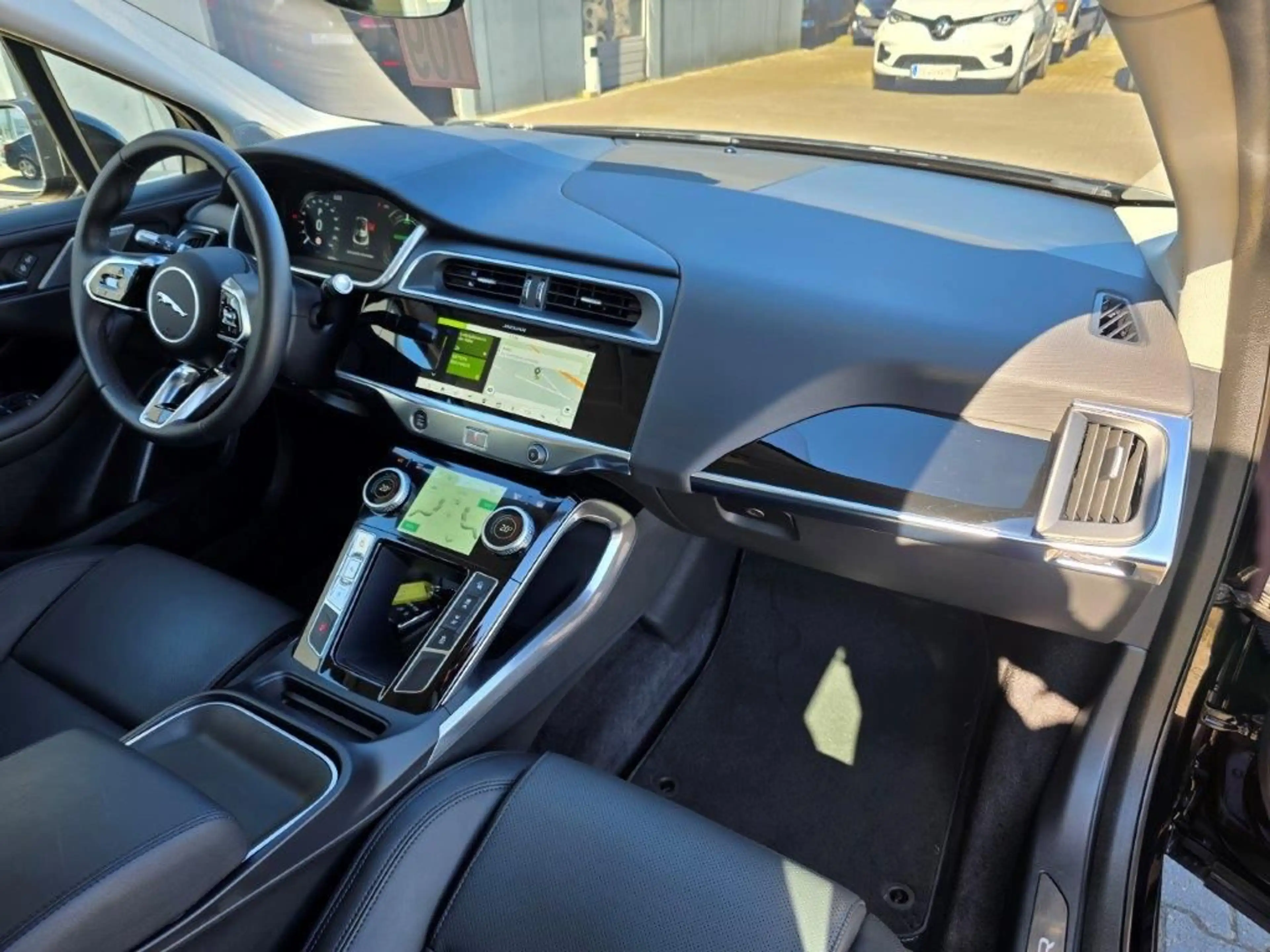 Jaguar I-Pace EV400 AWD S — photo 11