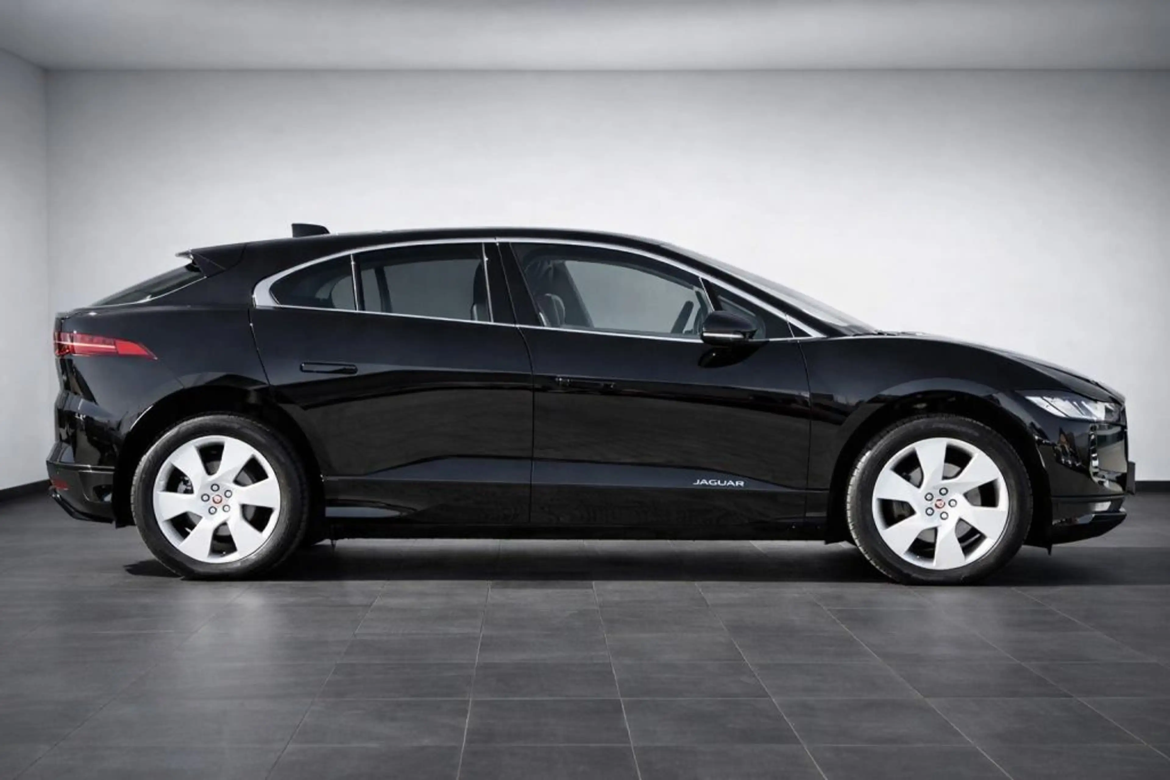 Jaguar I-Pace EV400 AWD S — photo 8