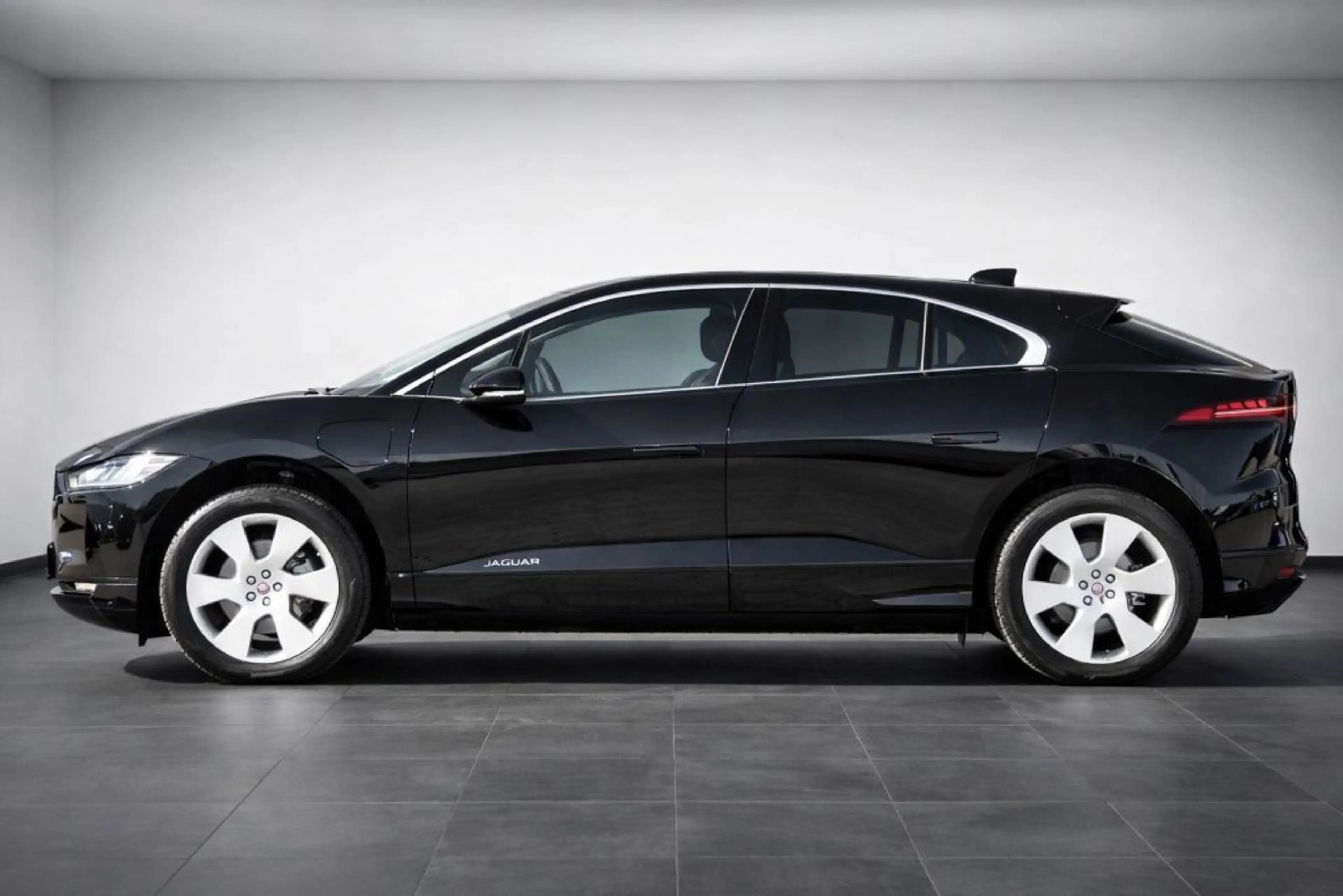Jaguar I-Pace EV400 AWD S — photo 9