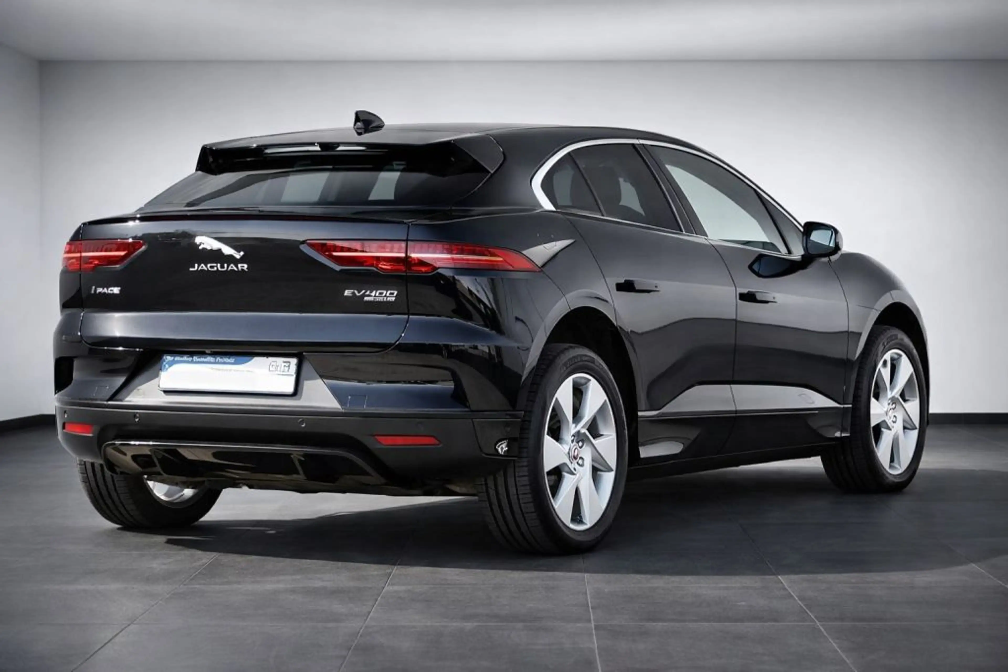 Jaguar I-Pace EV400 AWD S — photo 6