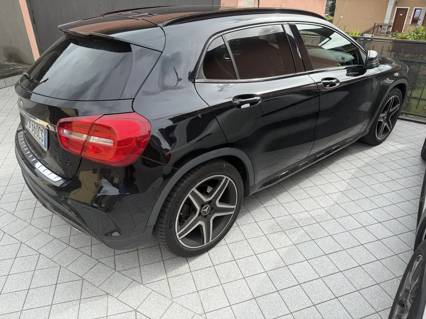 Mercedes-Benz GLA 250 premium night edition amg - 1
