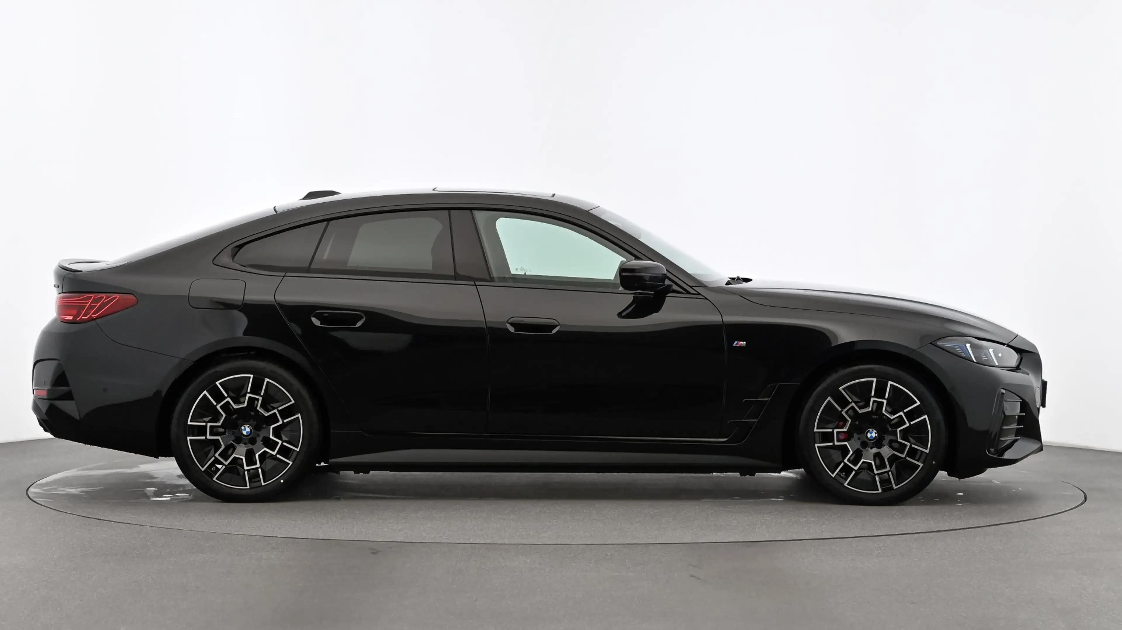 BMW i4 Gran Coupé xDrive40 — photo 8