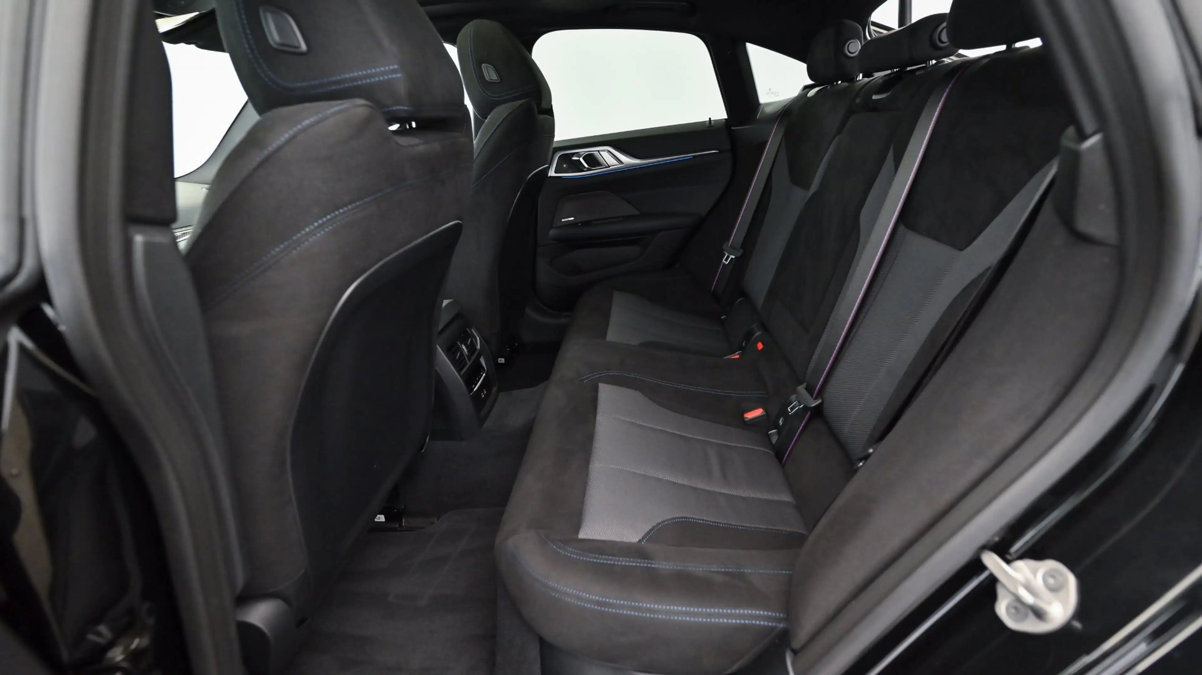 BMW i4 Gran Coupé xDrive40 — photo 14