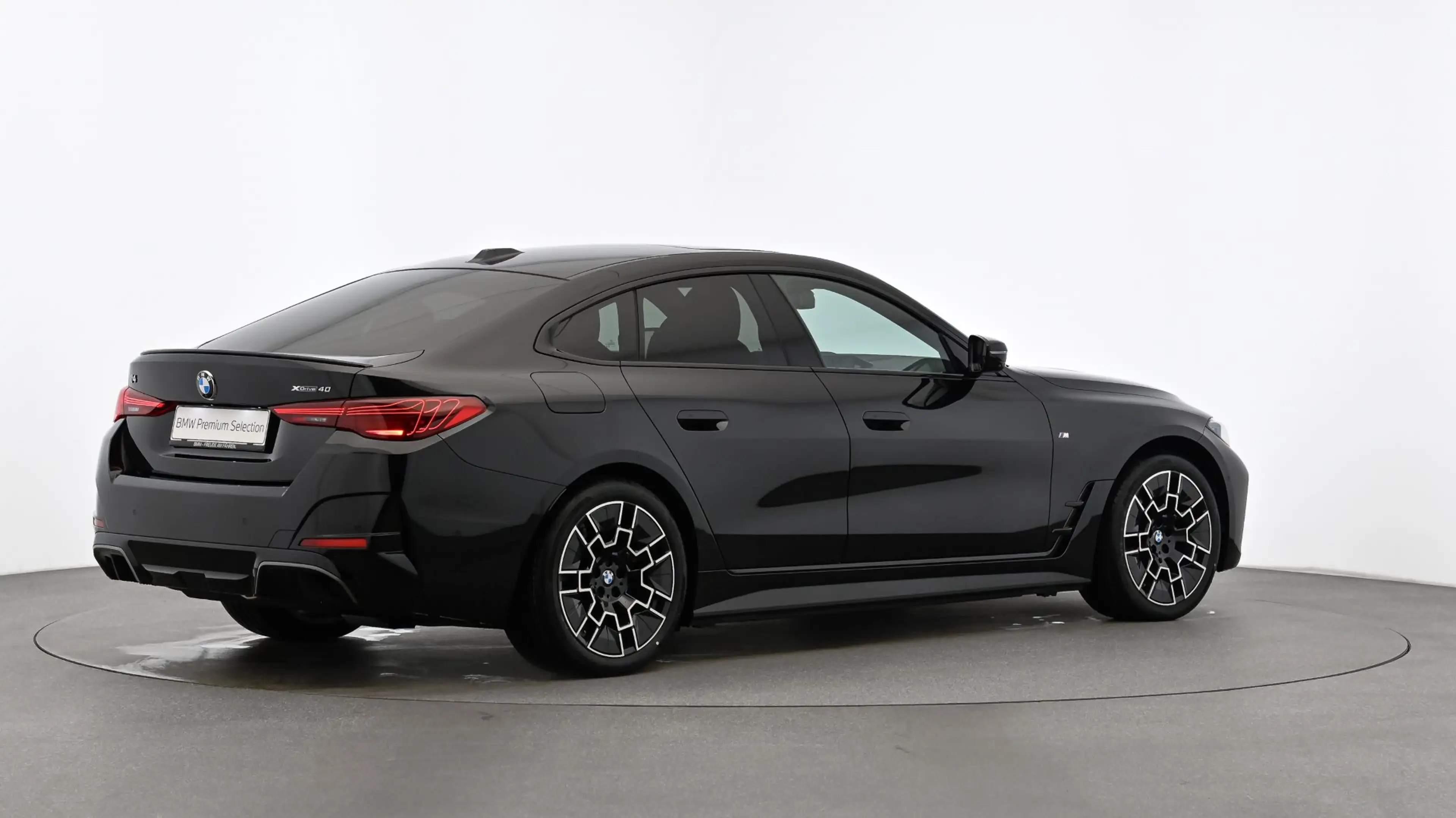 BMW i4 Gran Coupé xDrive40 — photo 9