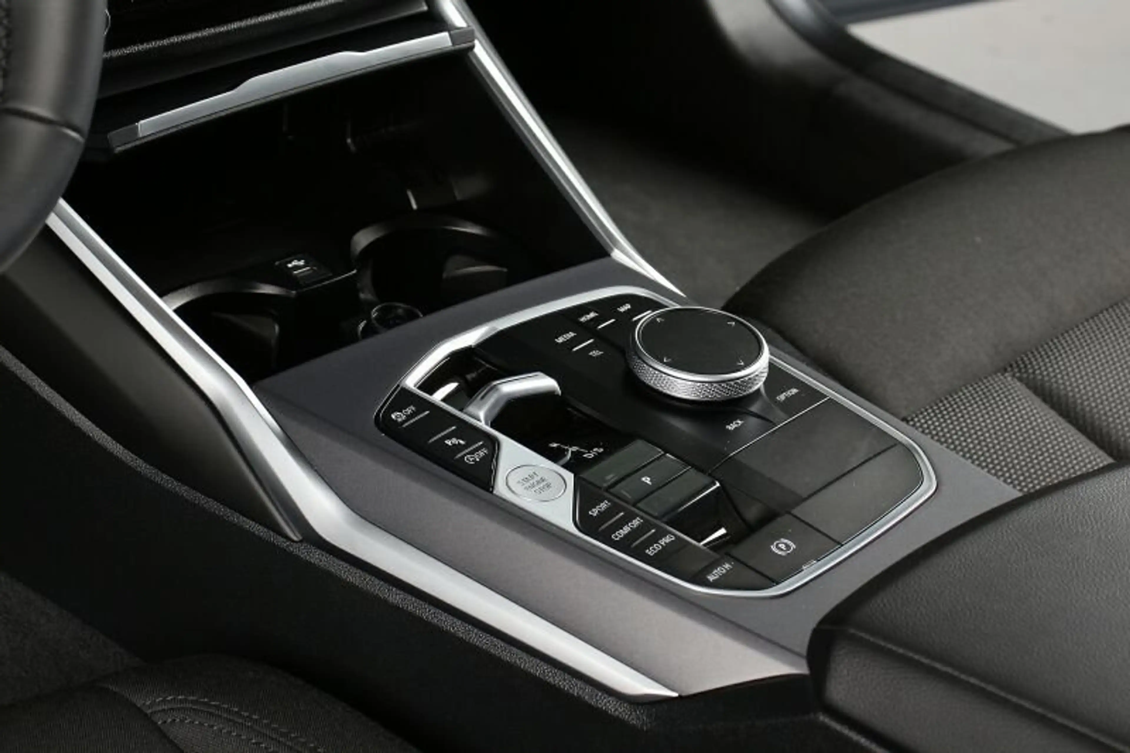BMW 320 i AT AHK LED ACC Park+ HuD Lenkradh Alarm — photo 6