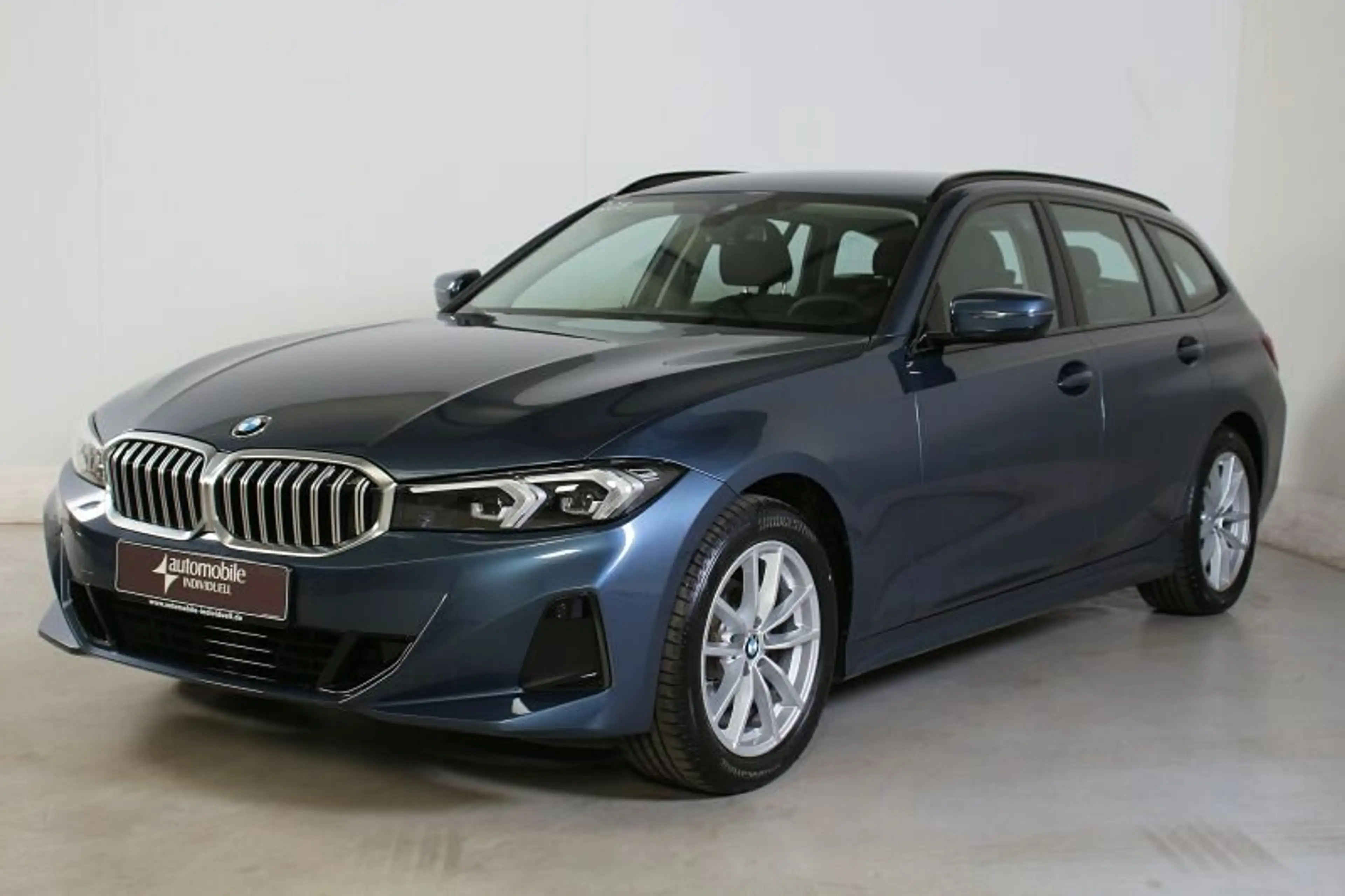 BMW 320 i AT AHK LED ACC Park+ HuD Lenkradh Alarm — photo 2