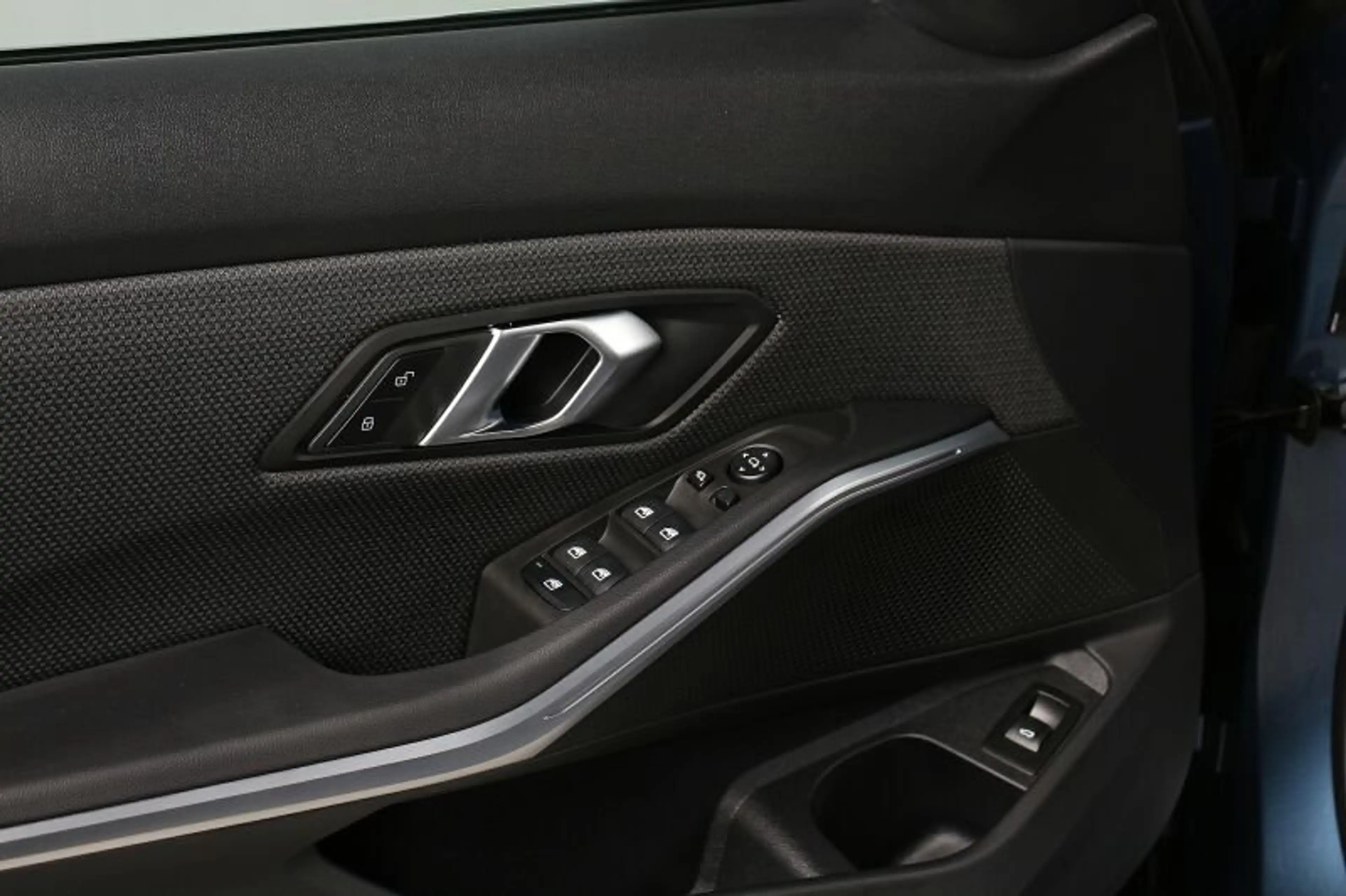 BMW 320 i AT AHK LED ACC Park+ HuD Lenkradh Alarm — photo 9