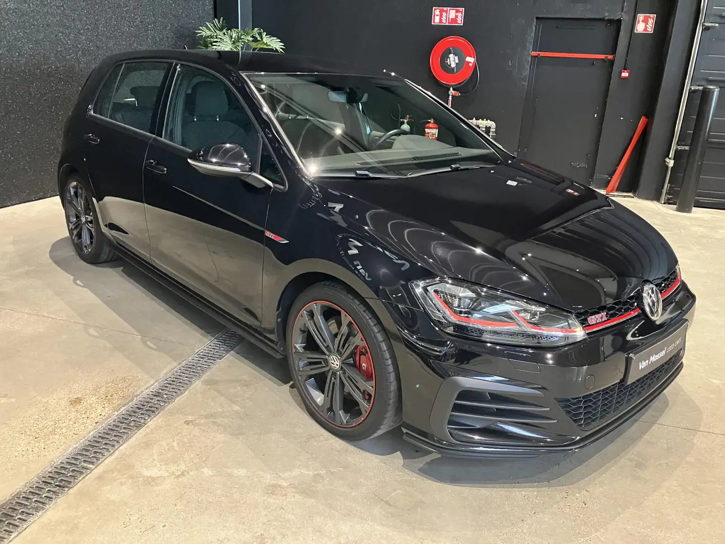 Volkswagen Golf GTI VII 2.0 TSi DSG Zwart - 2