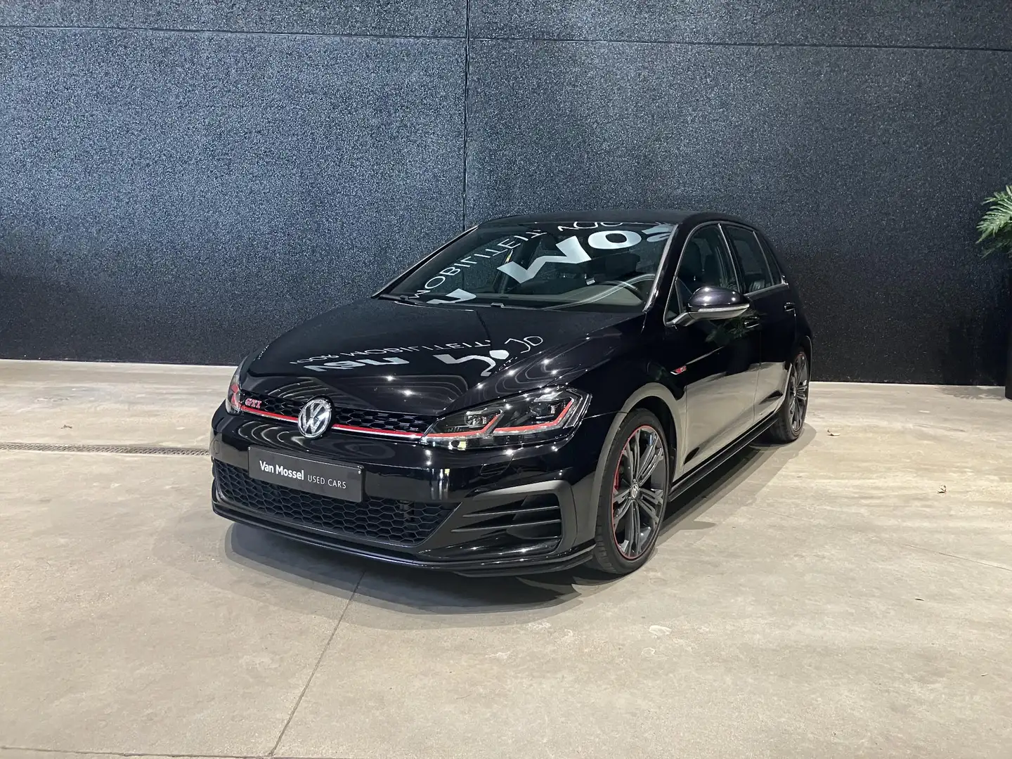 Volkswagen Golf GTI VII 2.0 TSi DSG Zwart - 1