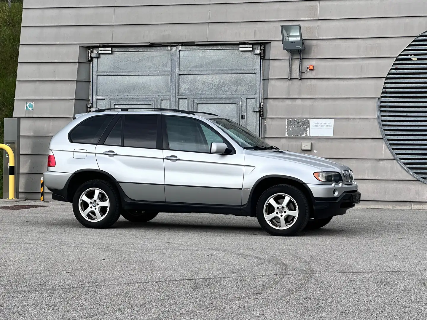BMW X5 3,0d Österreich-Paket Aut. / Pickerl NEU Zilver - 2