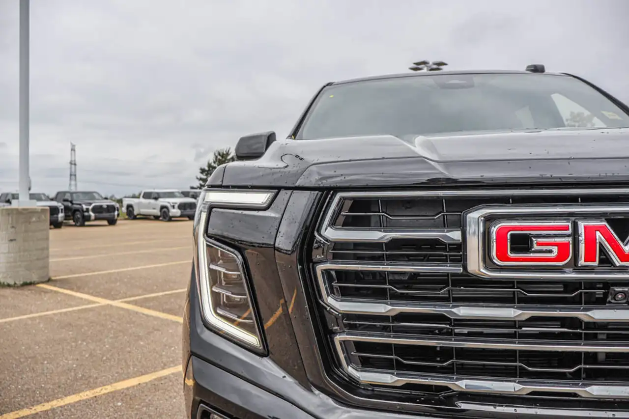 GMC Yukon снимка GMC Yukon