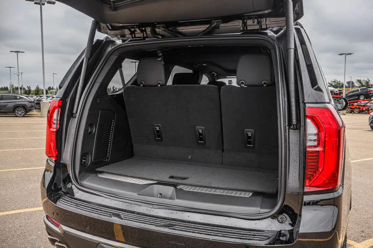 GMC Yukon снимка GMC Yukon