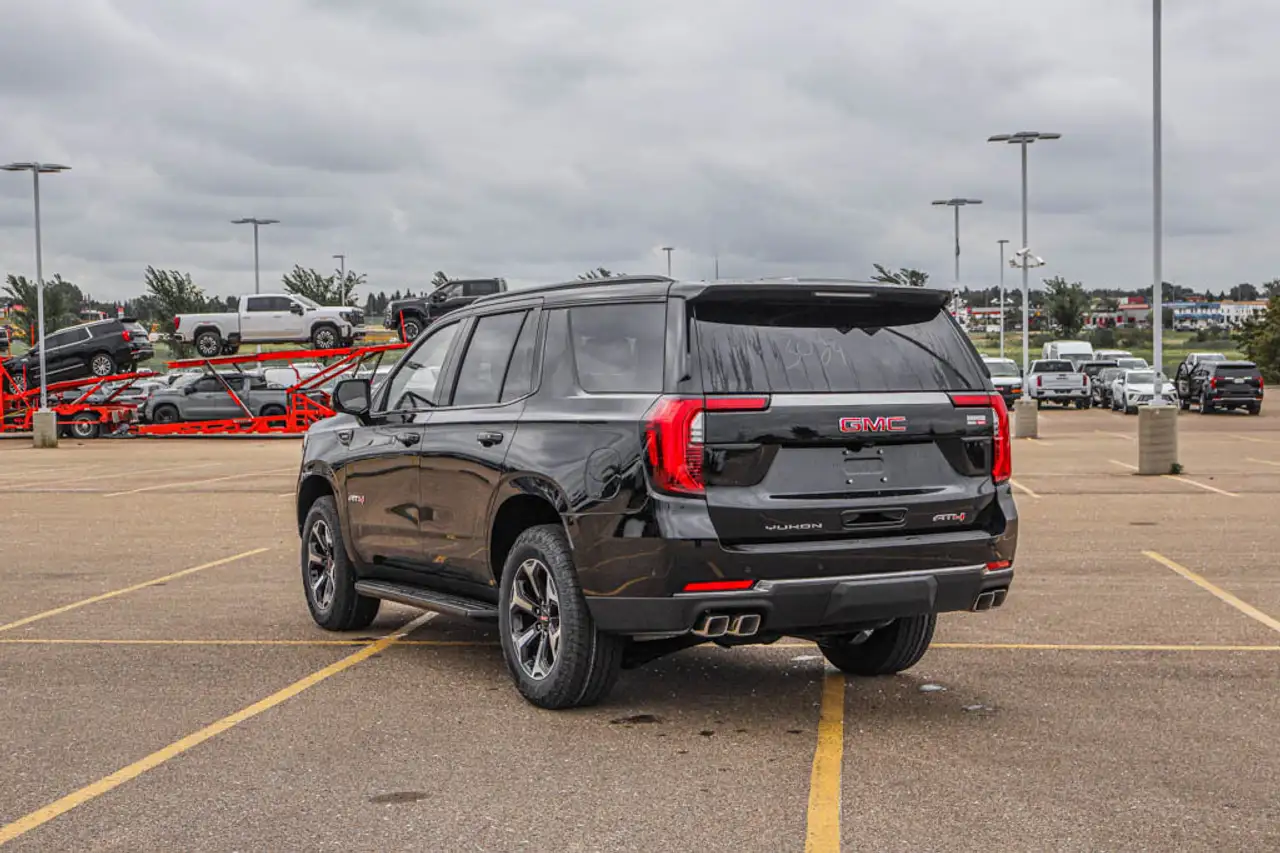GMC Yukon снимка GMC Yukon
