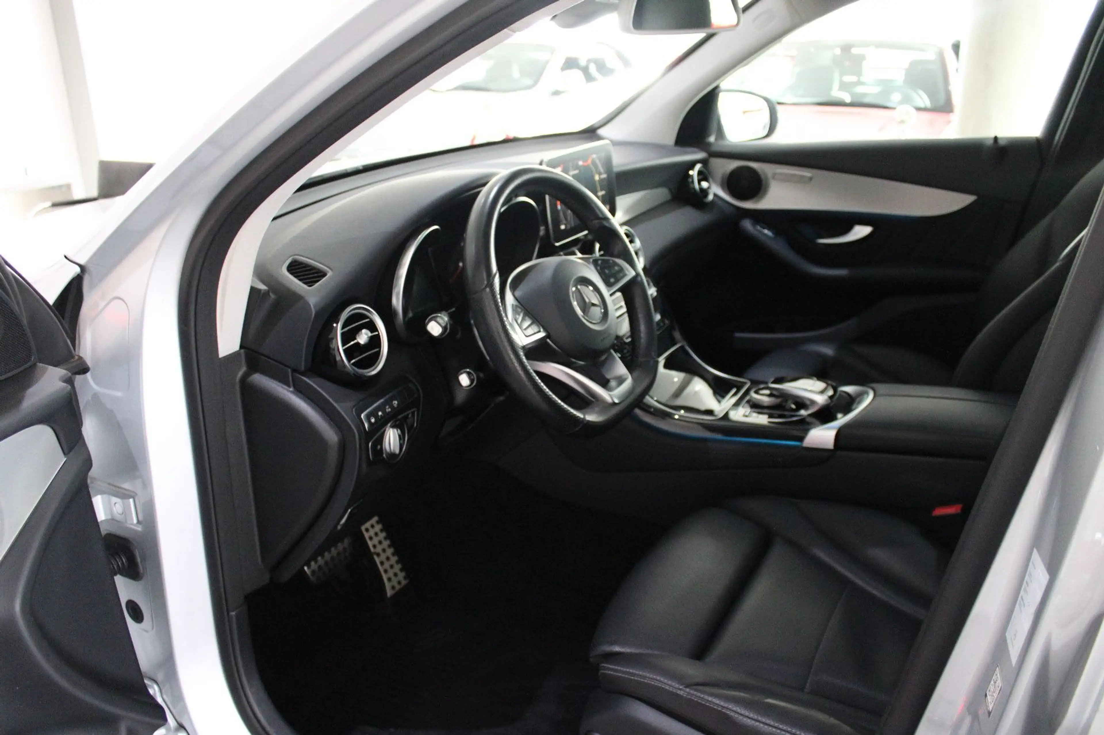Mercedes-Benz GLC 220 d 4MATIC AMG-SPORTPAKET PANORAMA *I.HAND — photo 3