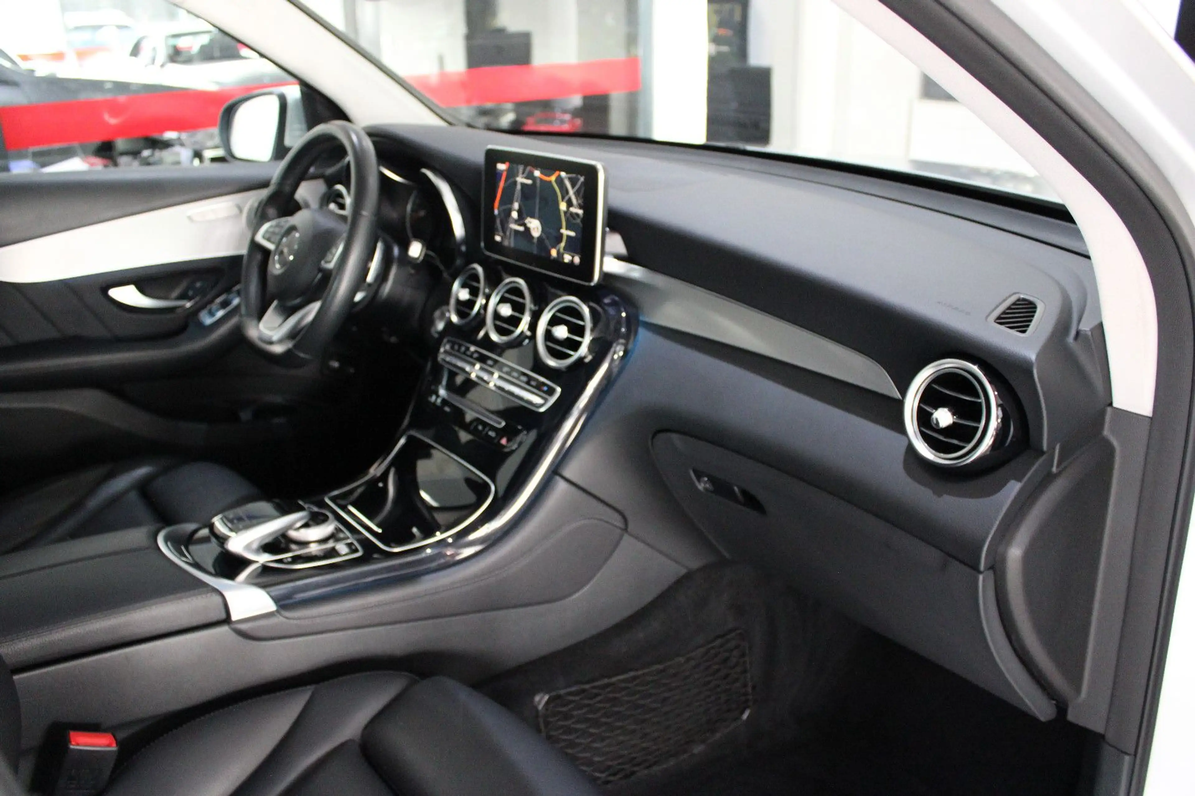 Mercedes-Benz GLC 220 d 4MATIC AMG-SPORTPAKET PANORAMA *I.HAND — photo 5