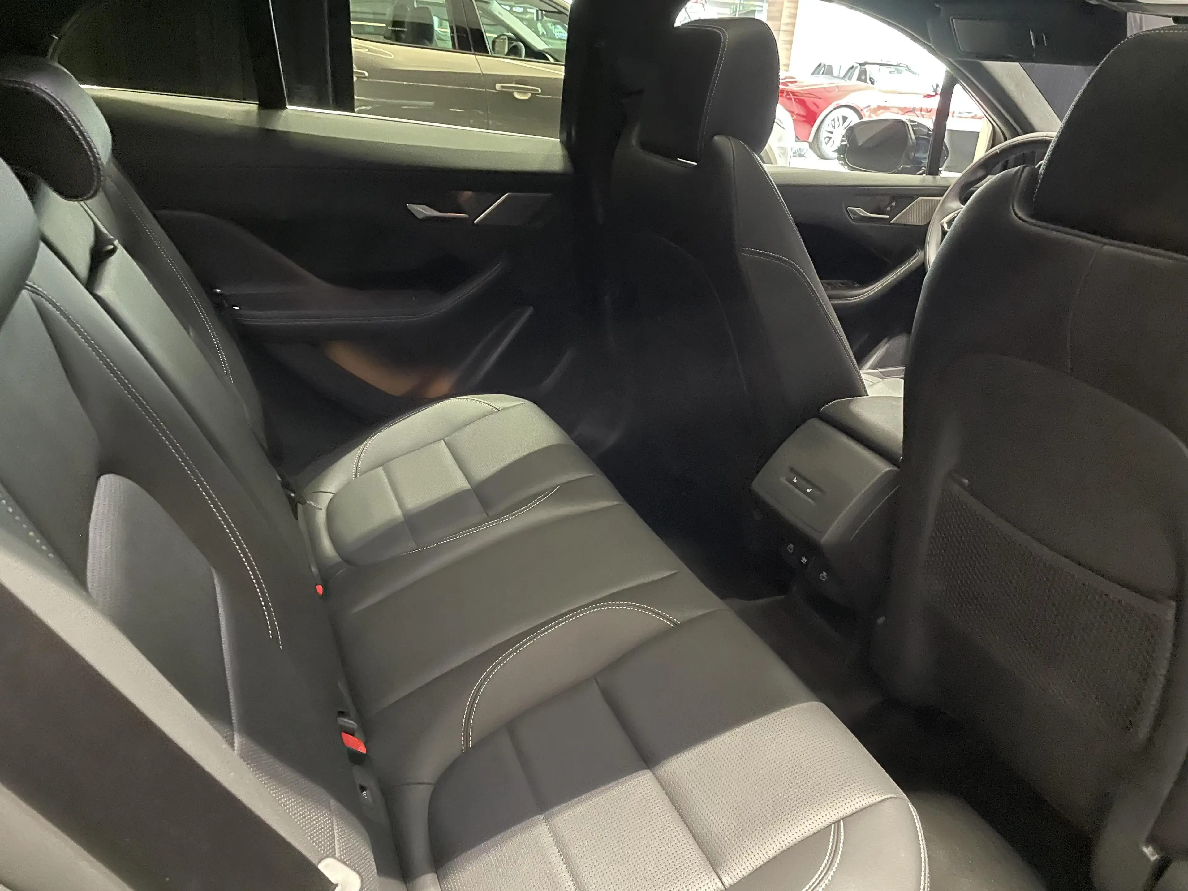 Jaguar I-Pace EV400 R-Dynamic SE AWD Auto. 2 — photo 5