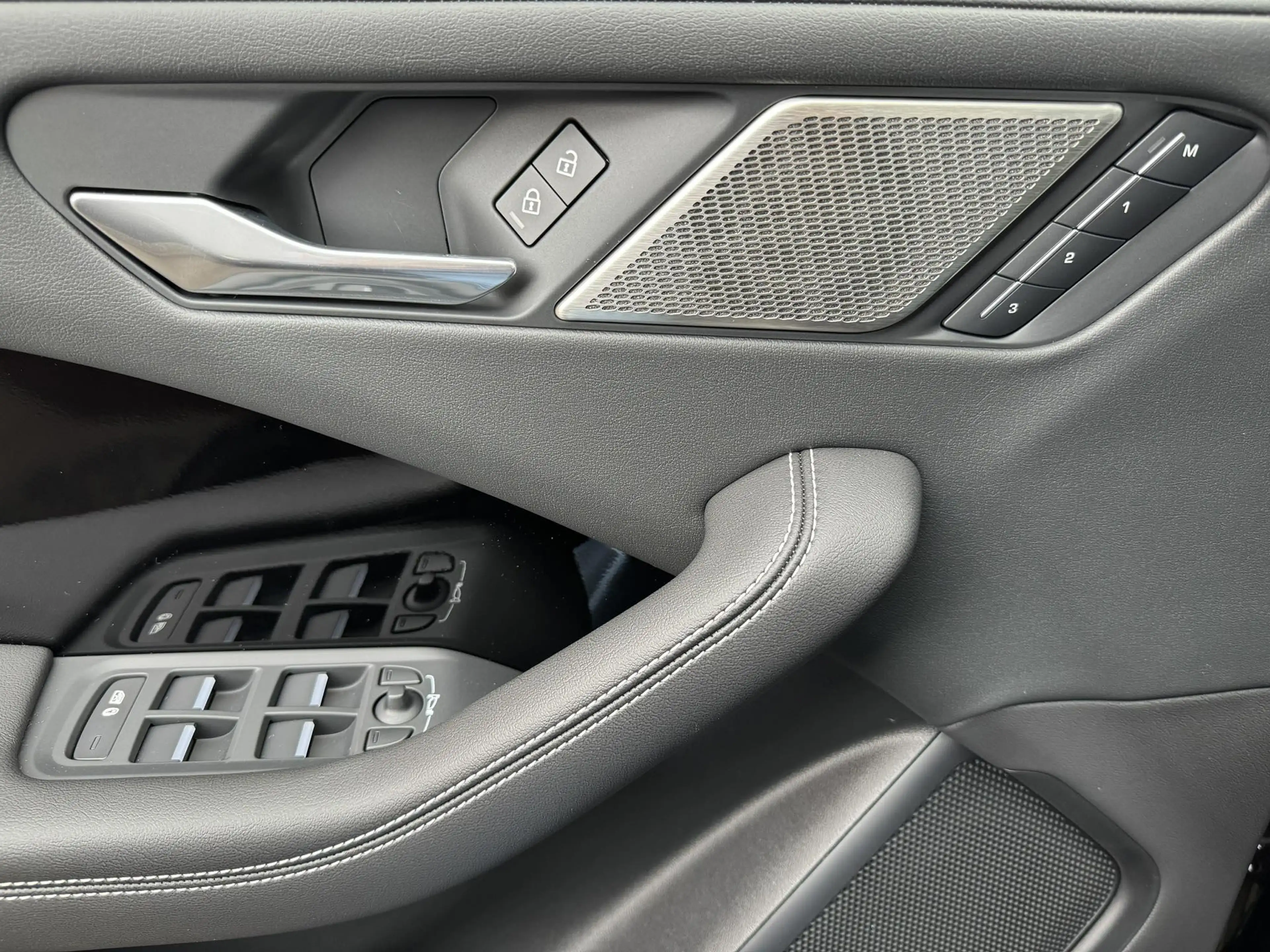Jaguar I-Pace EV400 R-Dynamic SE AWD Auto. 2 — photo 11
