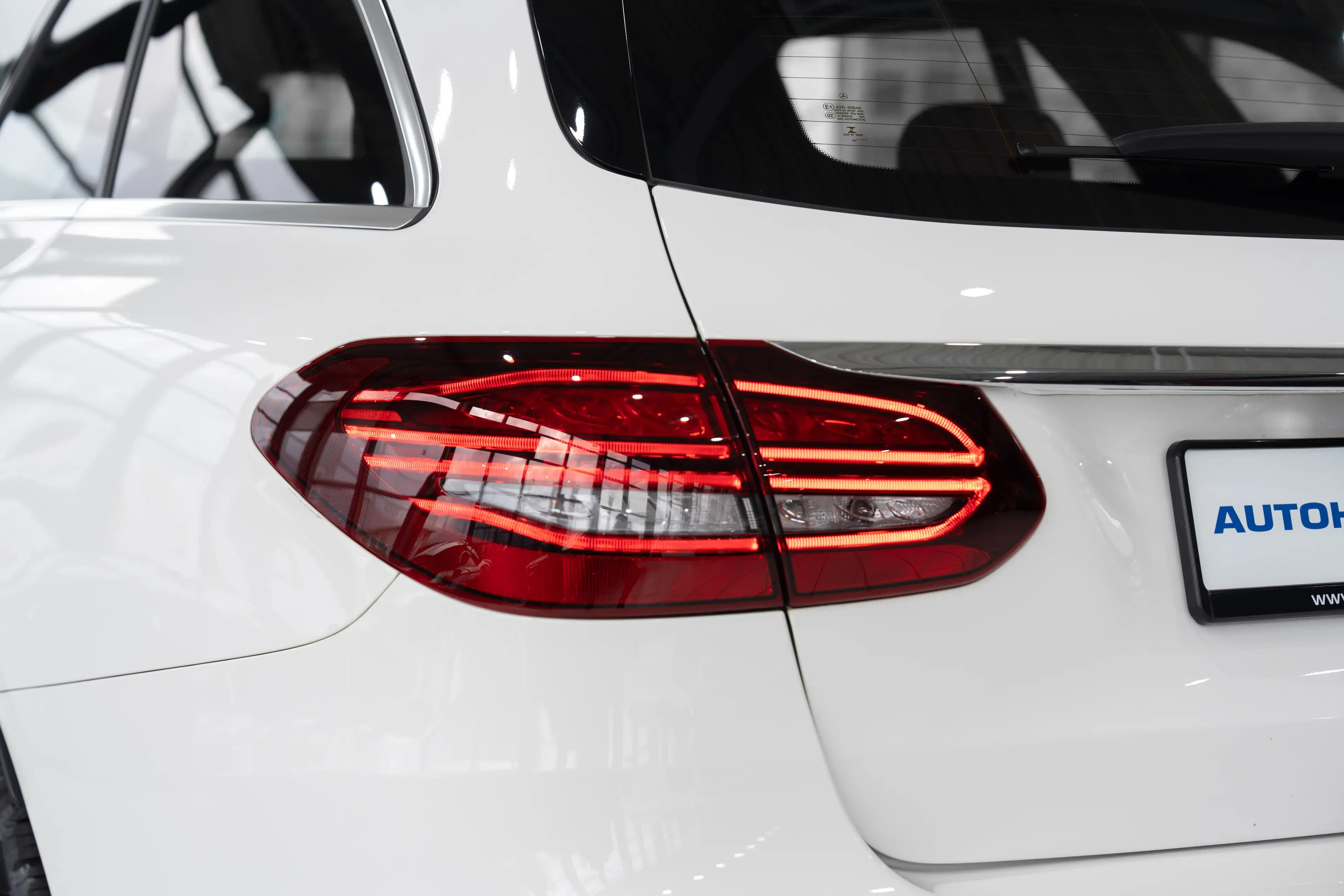 Mercedes-Benz C 400 T 4Matic*AMG-LINE*1.HD*BUSINESS+*LEDER*PANO — photo 9