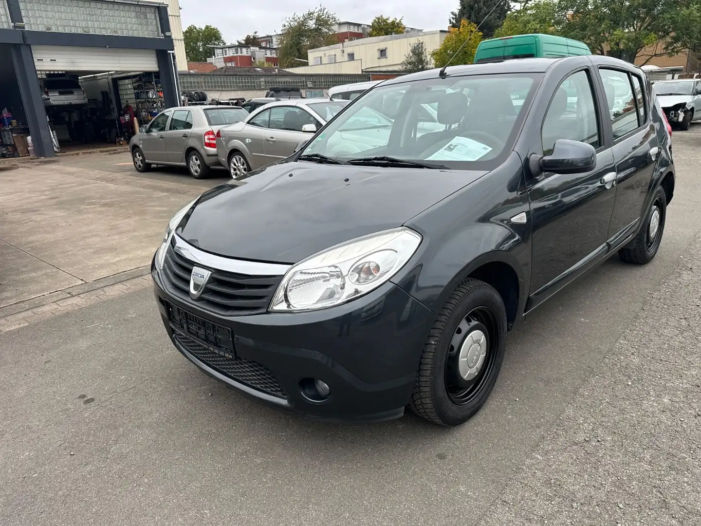 Dacia Sandero Laureate Grau - 1