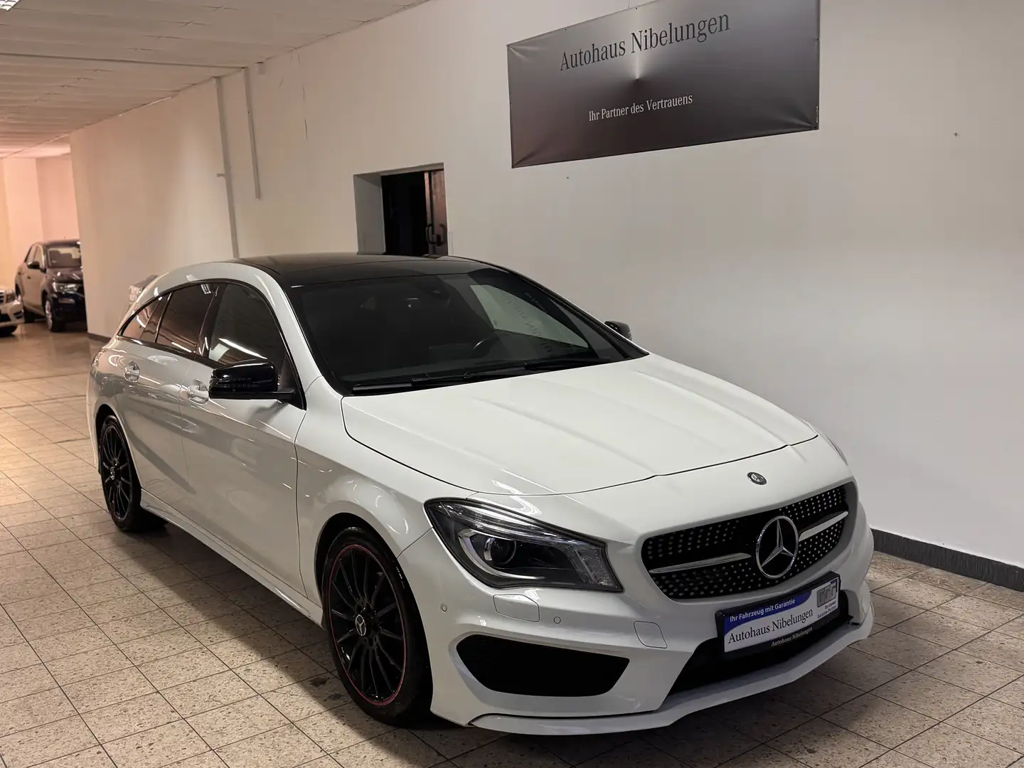 Mercedes-Benz CLA 180 SB AMG Line *Navi*Panorama*SHZ*PTS* Bianco - 1