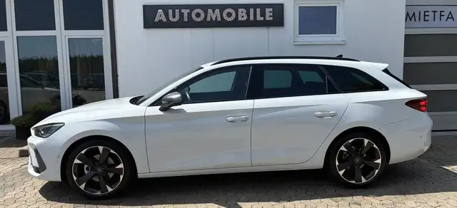 Cupra Leon view 3
