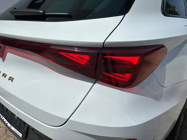 Cupra Leon view 6