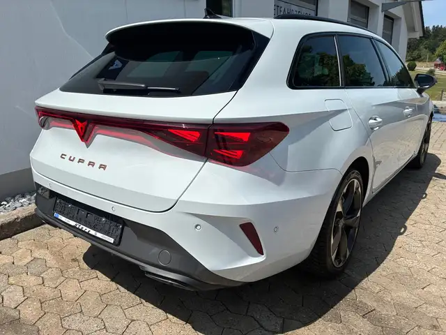 Cupra Leon view 5