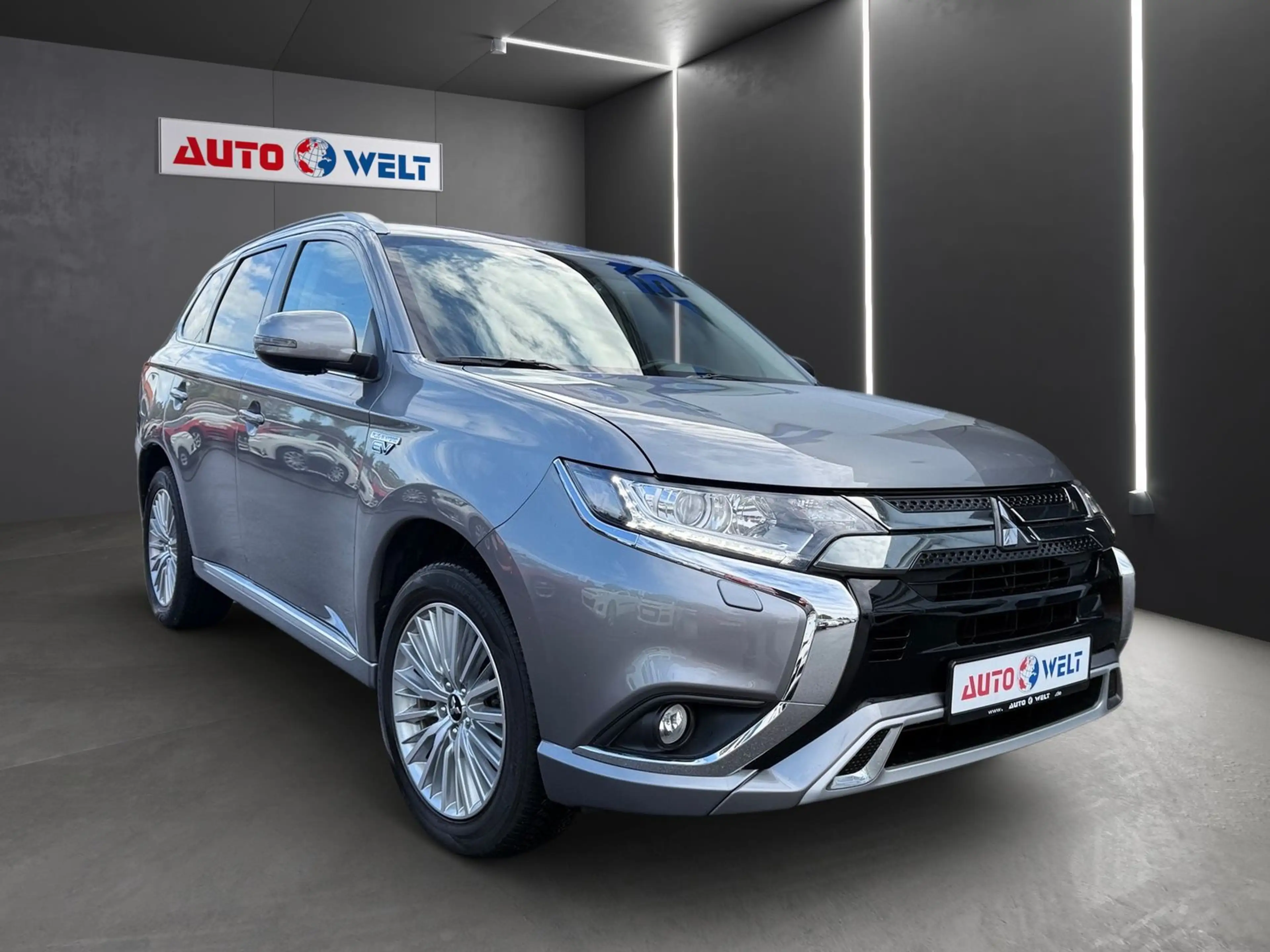 Mitsubishi Outlander 2.4Hybrid PHEV Diamant 4WD Kamera AHK — photo 2