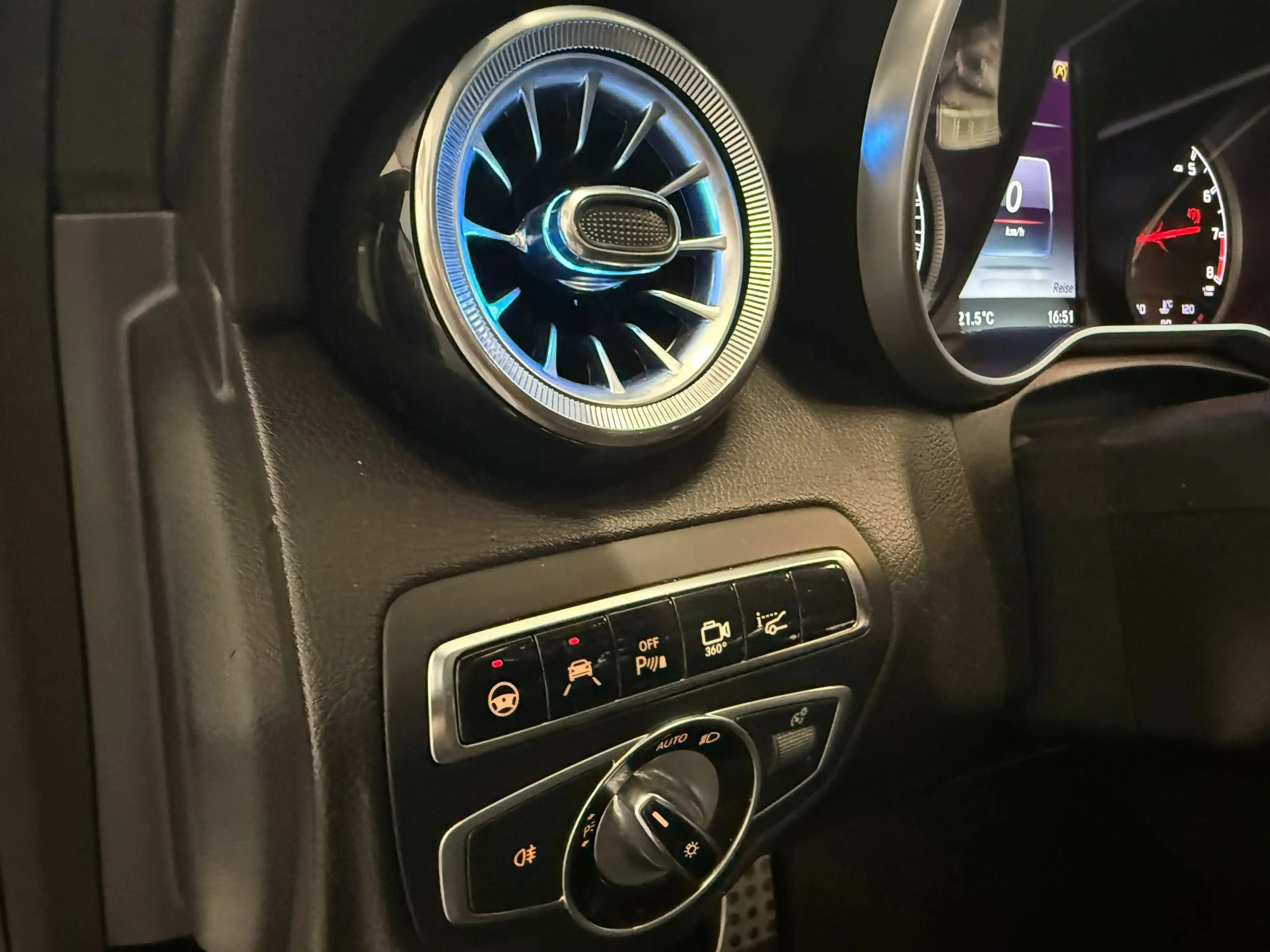 Mercedes-Benz C 63 AMG C 63 AMG — photo 12