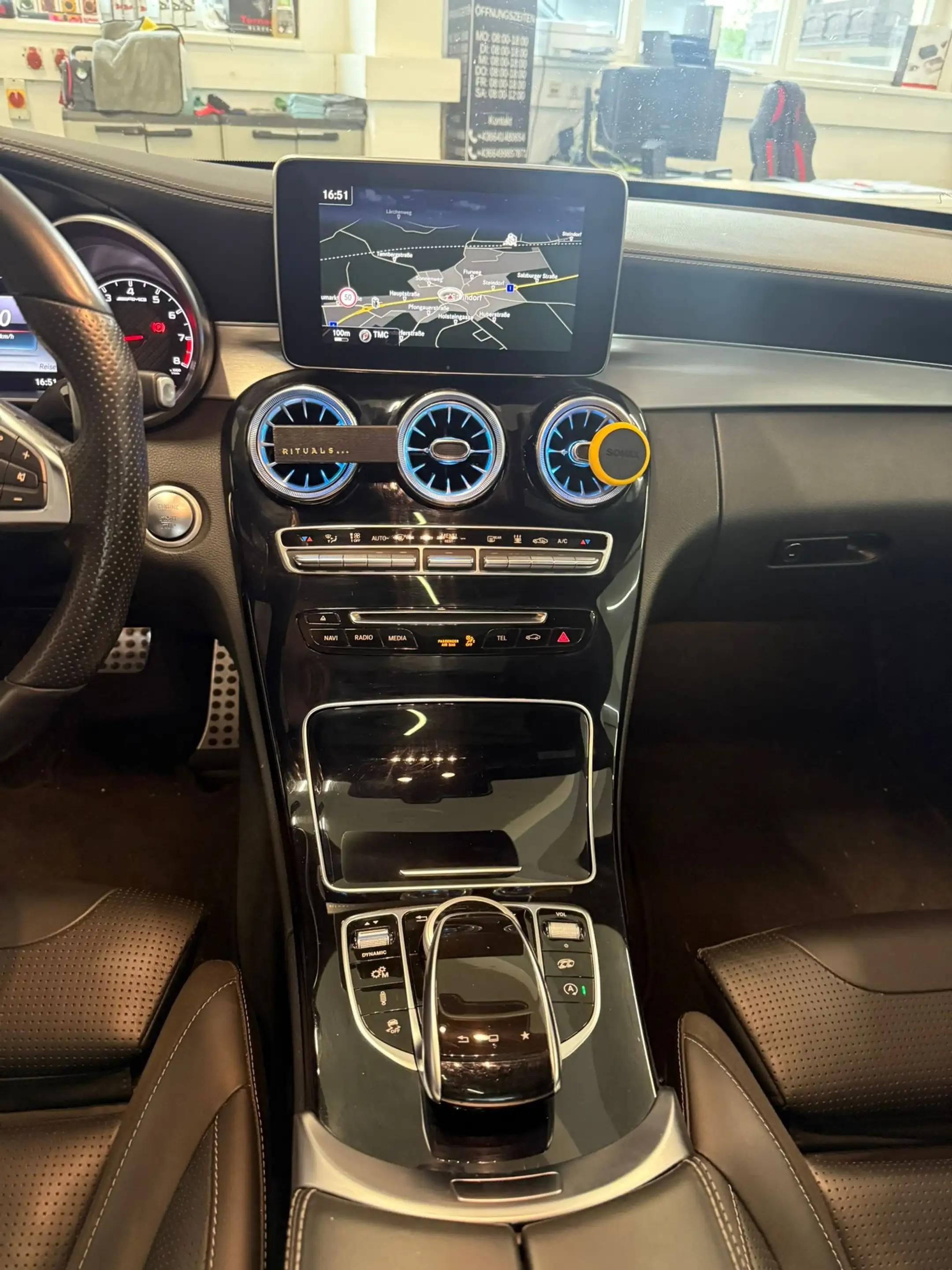 Mercedes-Benz C 63 AMG C 63 AMG — photo 11