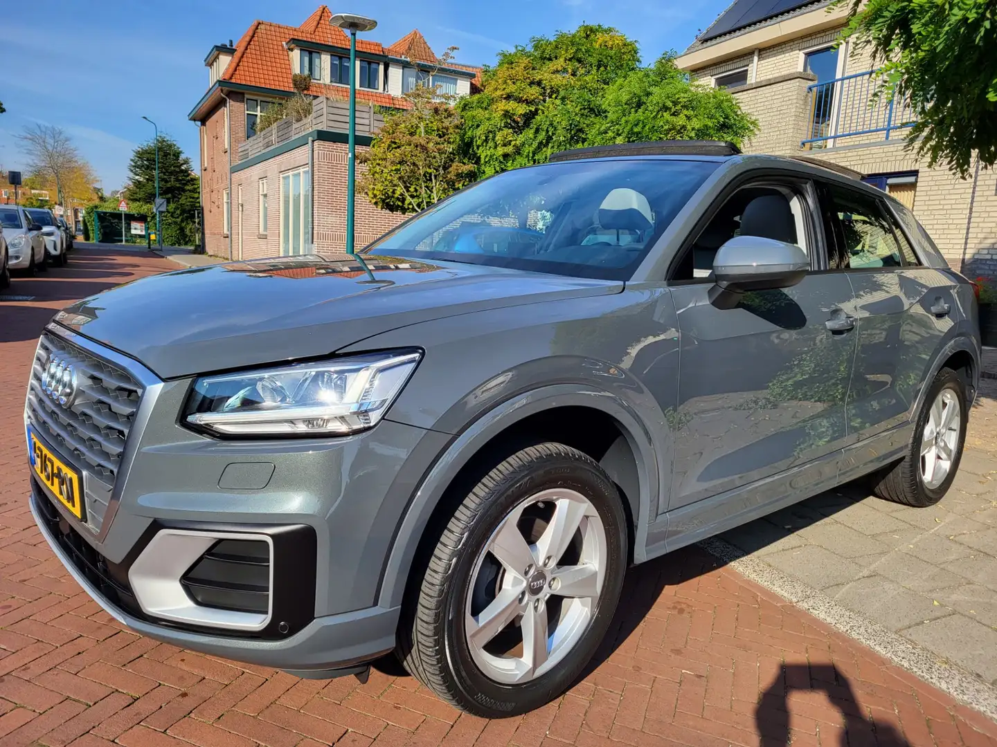 Audi Q2 30 TFSI S Edition LED /Pano/leer Grau - 1