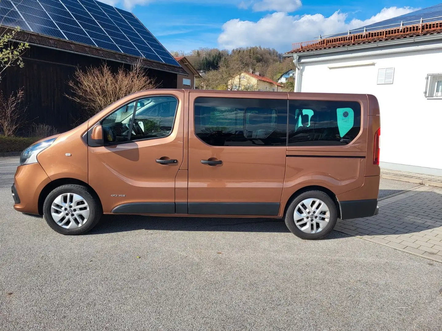 Nissan NV300 Kombi L1H1 2,7t PREMIUM/8.SITZER/AHK/SHZ/ Braun - 2