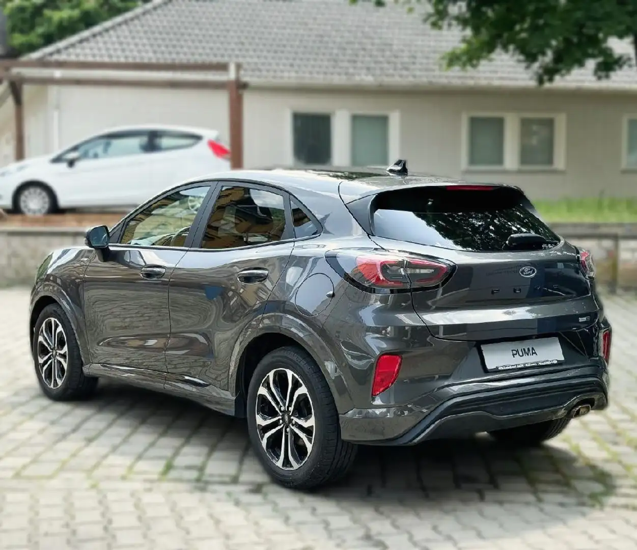 Ford Puma Hybrid ST-Line X Grau - 2
