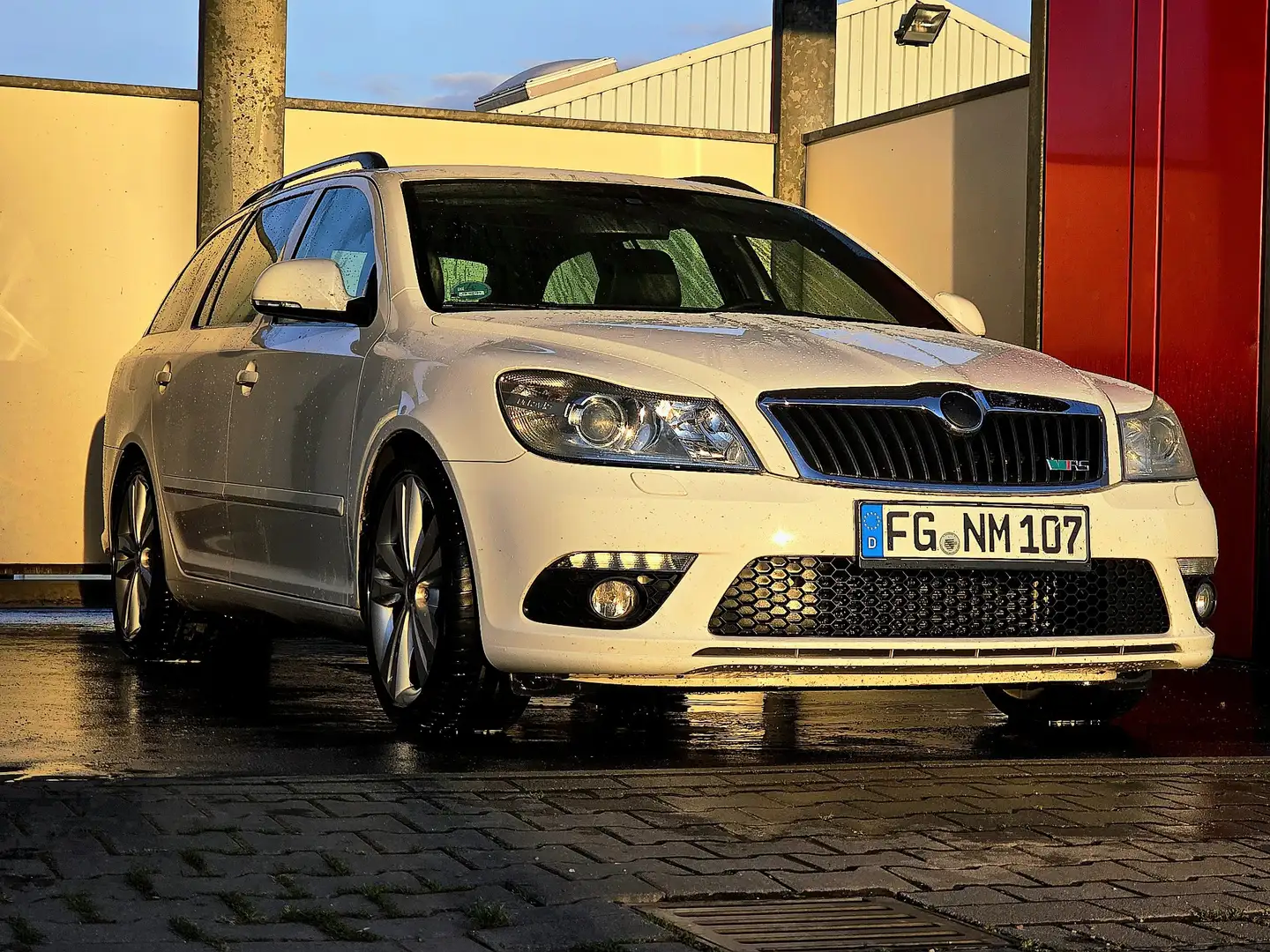 Skoda Octavia Combi 2.0 TSI RS - 2