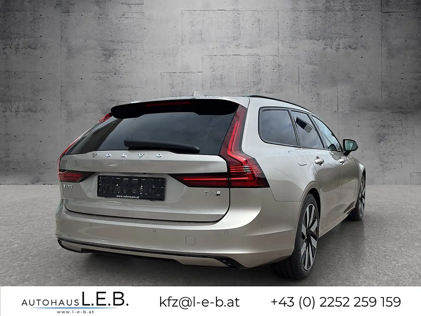Volvo V90 T6 AWD Recharge PHEV Plus Dark Gold - 2