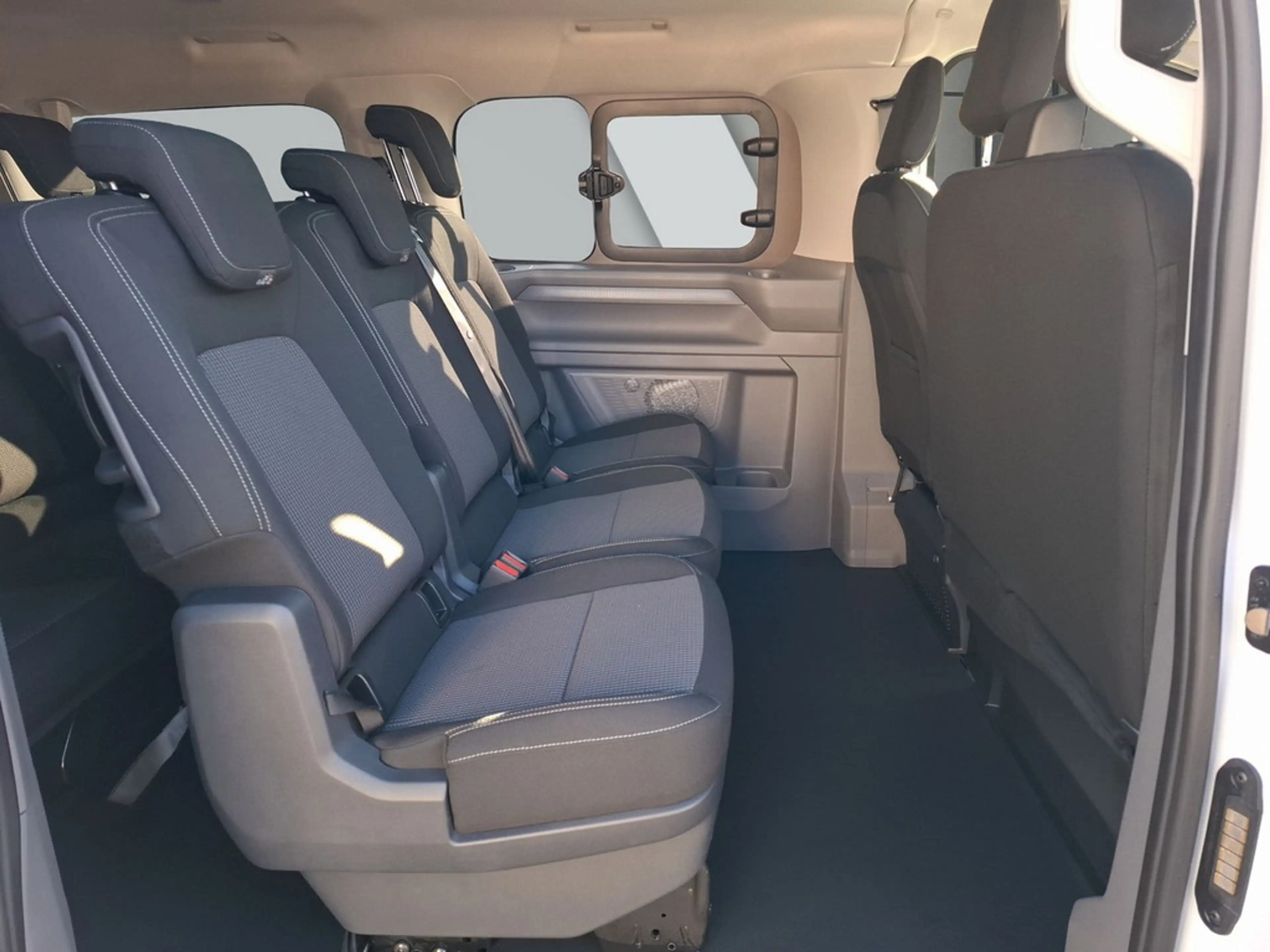 Volkswagen T7 Caravelle KR 2.0 TDI AUTOMATIK*9 SITZE*3-3-3* Klima — photo 11