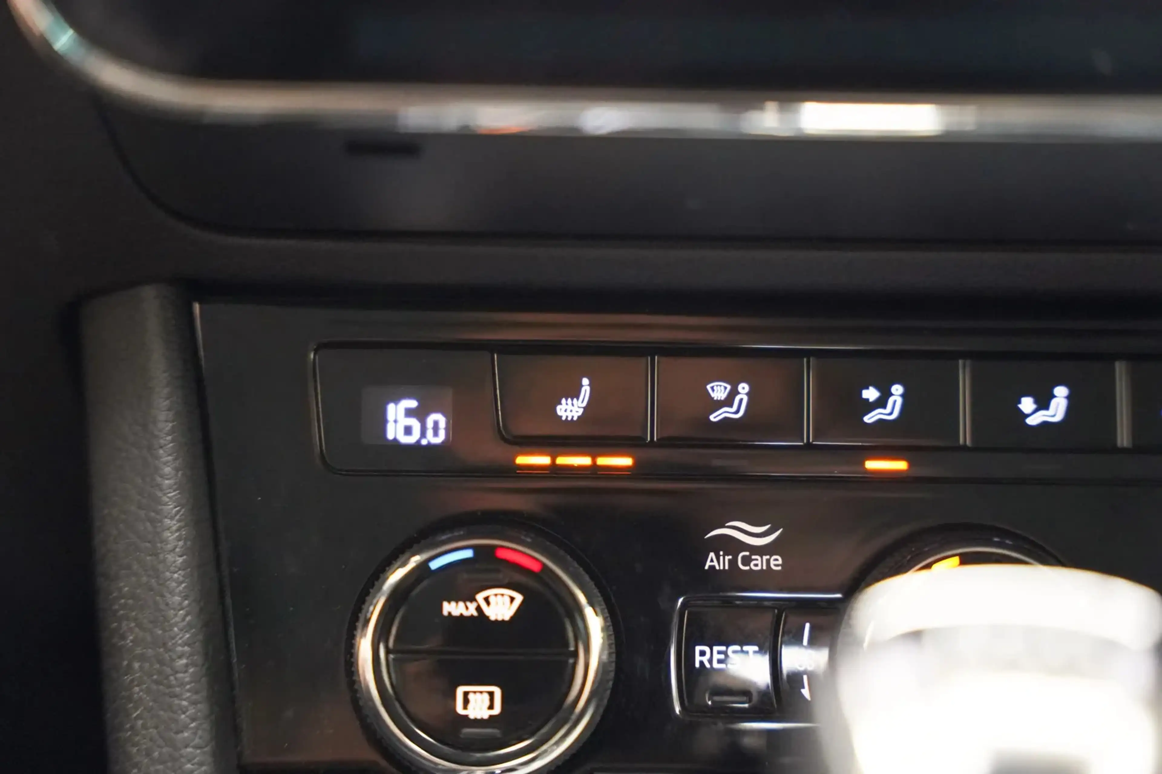 Skoda Superb COMBI 1.4 TSI iV PHEV Business Edition Aut. [ Trek — photo 11