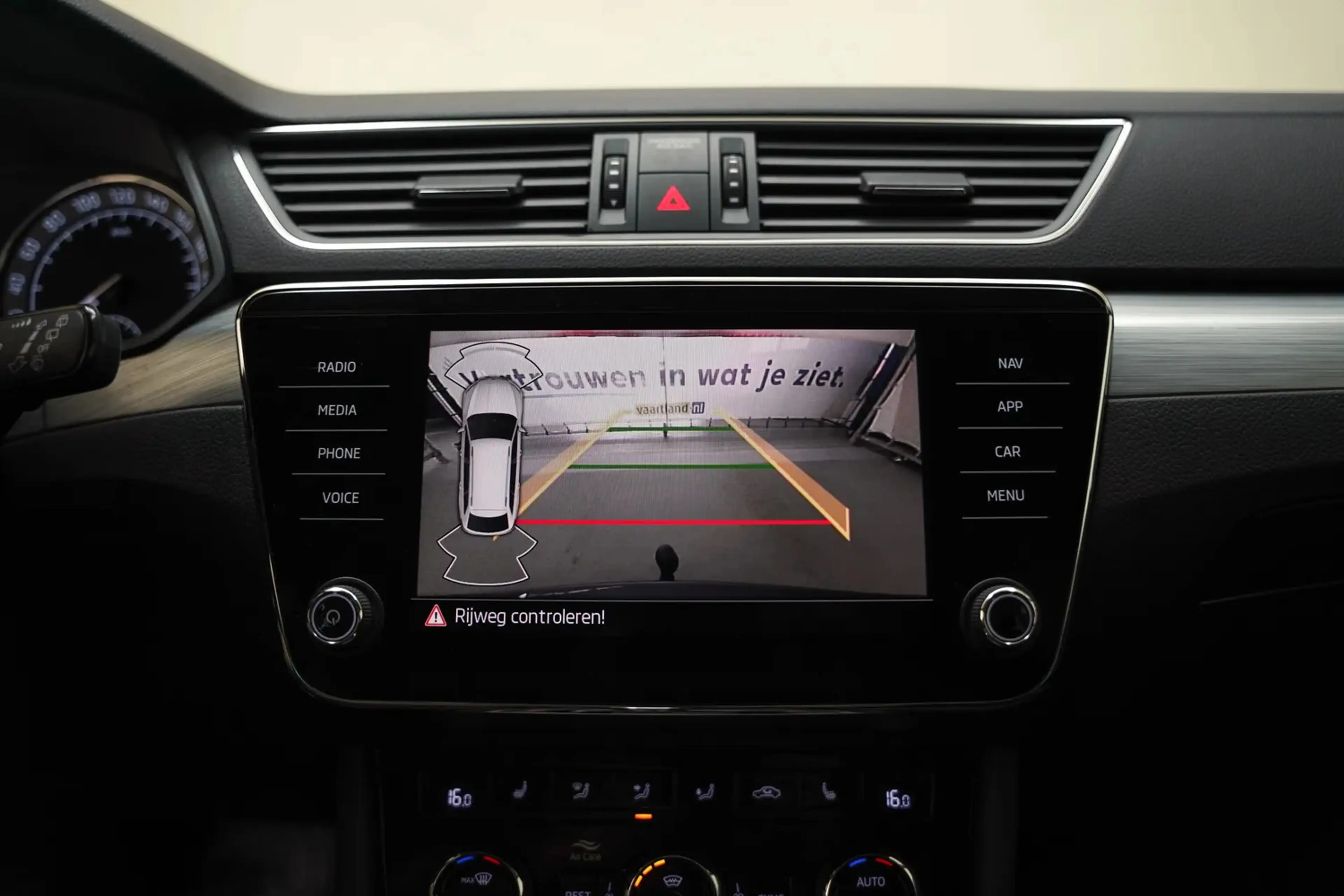 Skoda Superb COMBI 1.4 TSI iV PHEV Business Edition Aut. [ Trek — photo 5