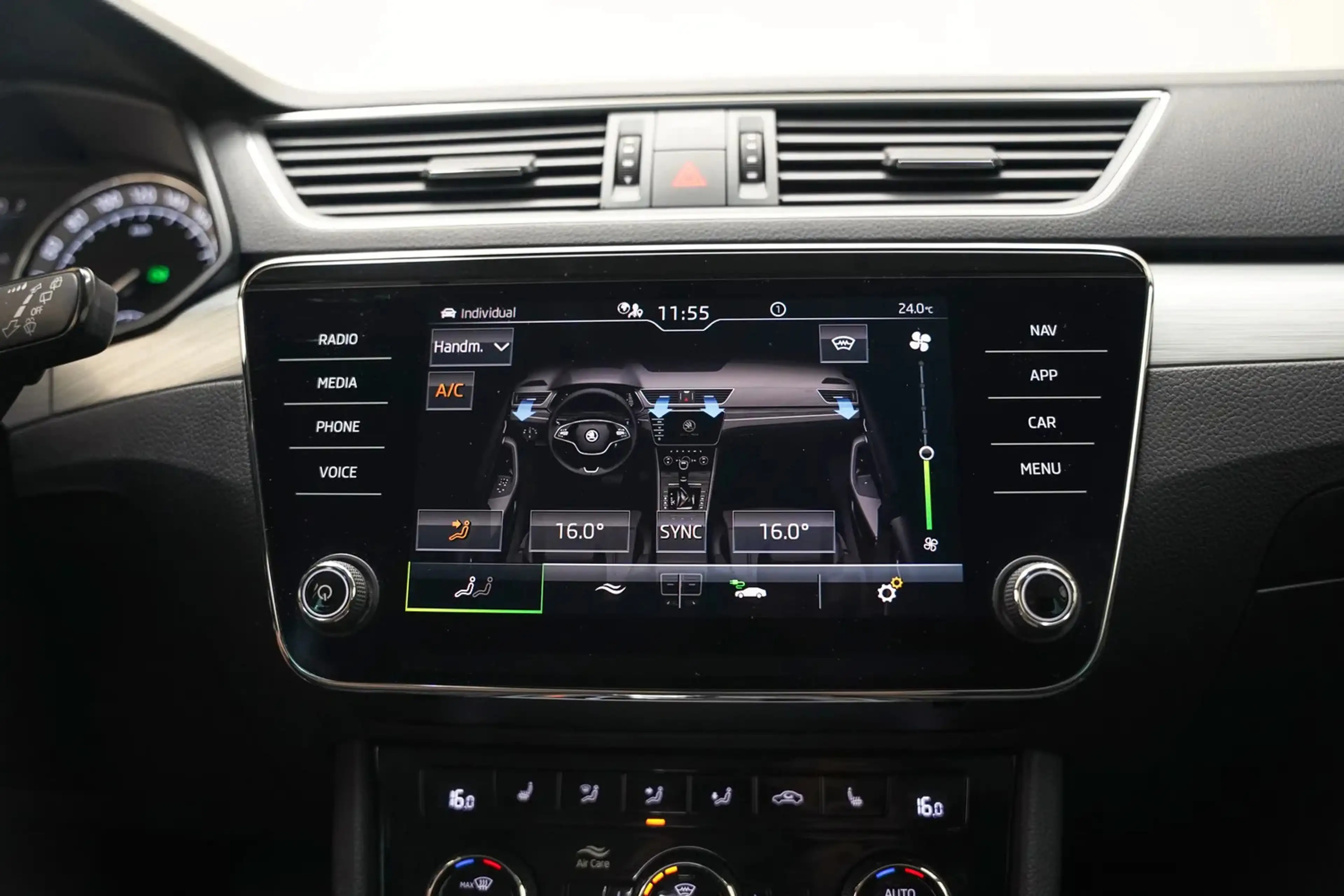 Skoda Superb COMBI 1.4 TSI iV PHEV Business Edition Aut. [ Trek — photo 9