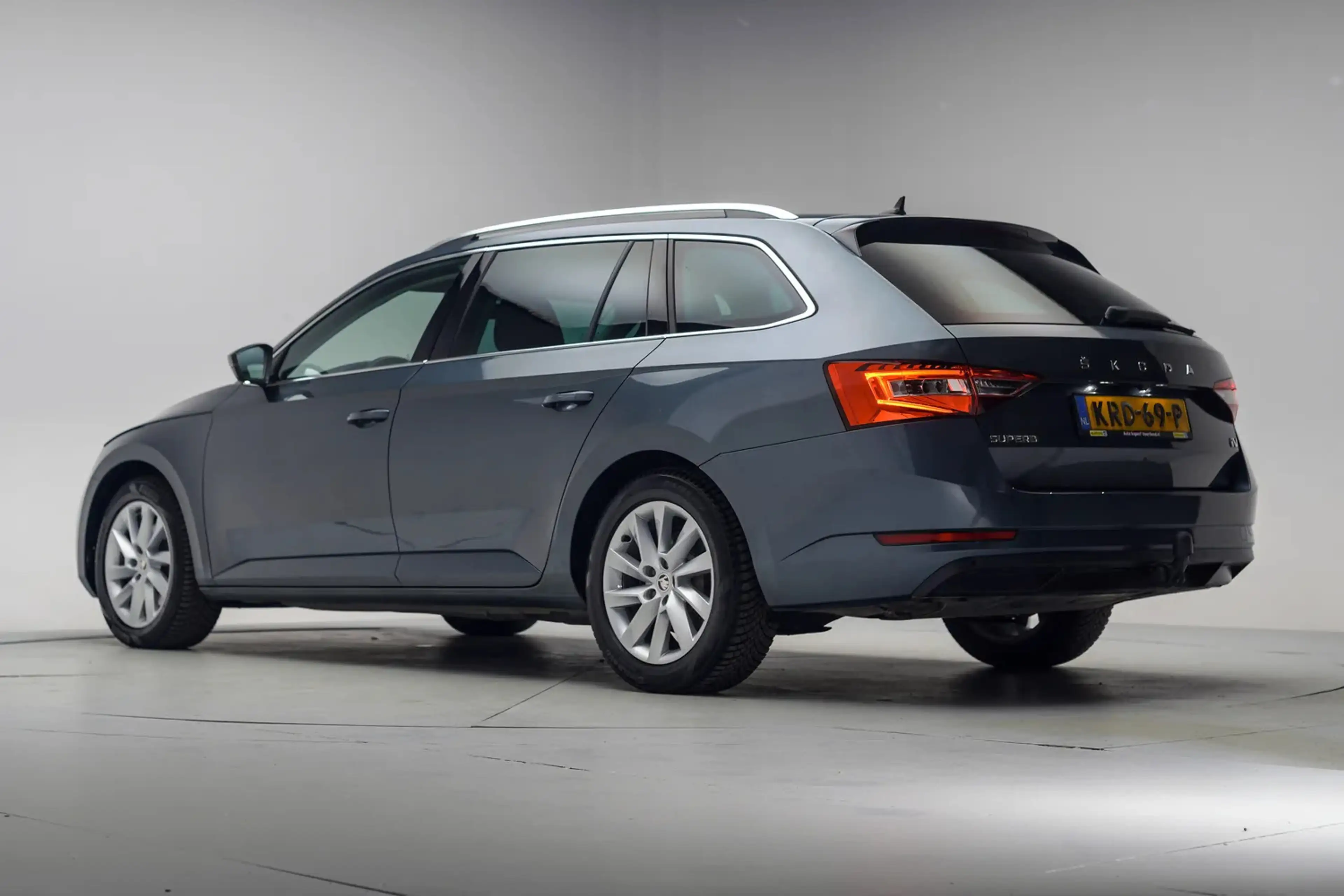 Skoda Superb COMBI 1.4 TSI iV PHEV Business Edition Aut. [ Trek — photo 3